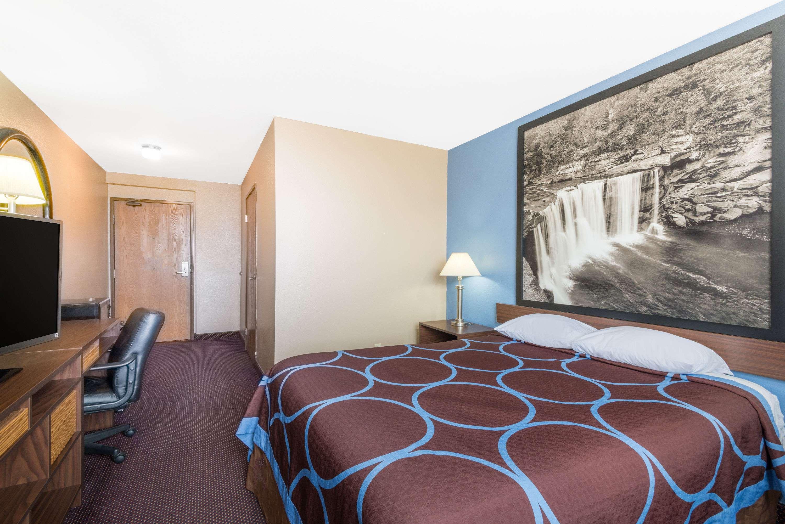 Super 8 by Wyndham Corbin/London KY — photo 4