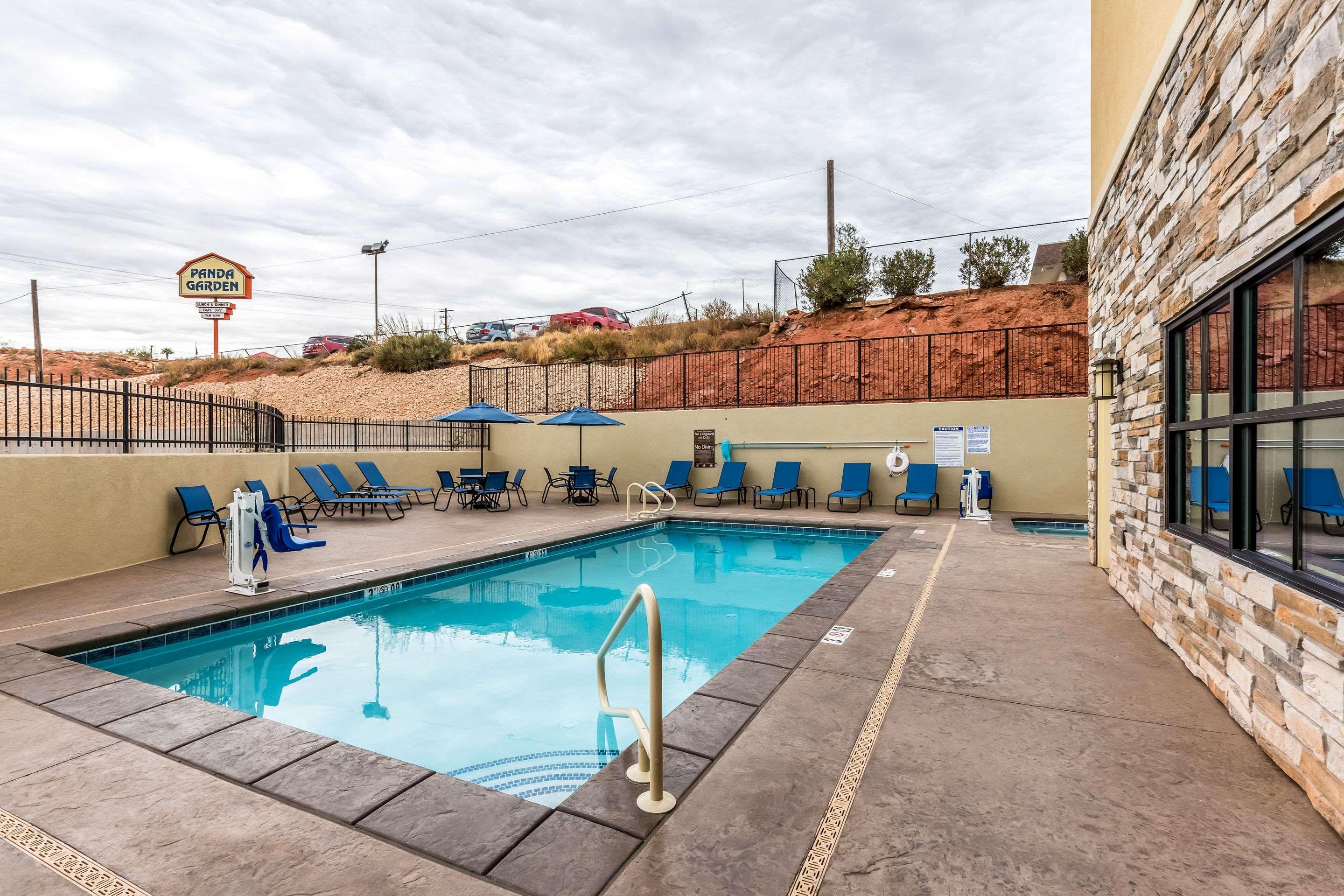 Comfort Suites — photo 5