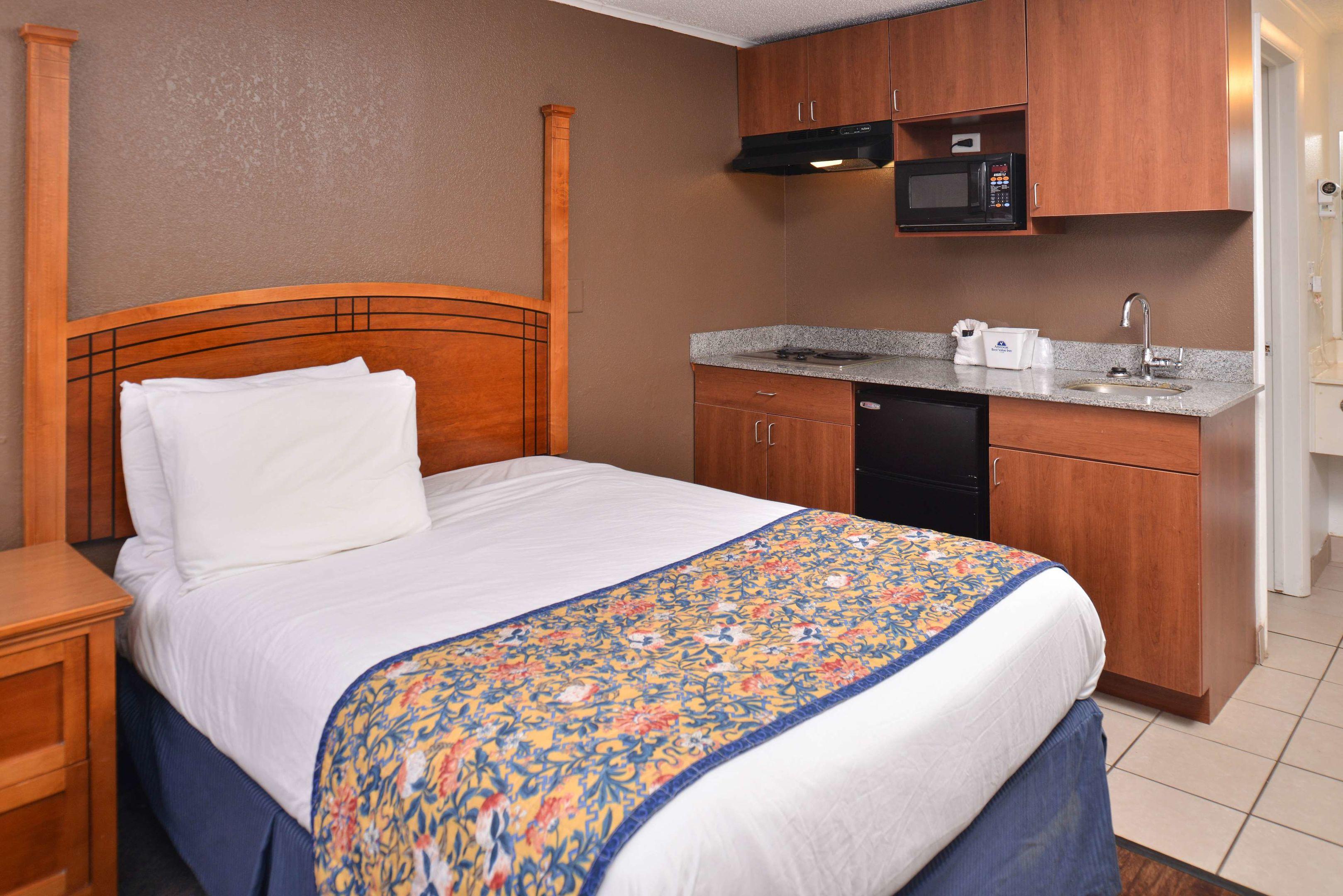 Americas Best Value Inn & Suites Jackson, MI — photo 5