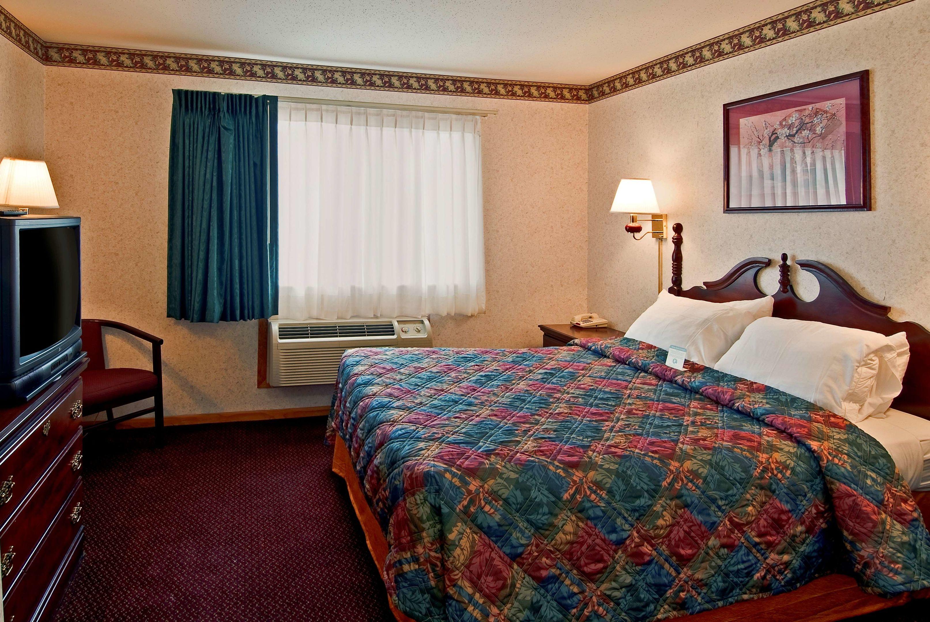 Americas Best Value Inn & Suites-Waukegan/Gurnee — photo 5