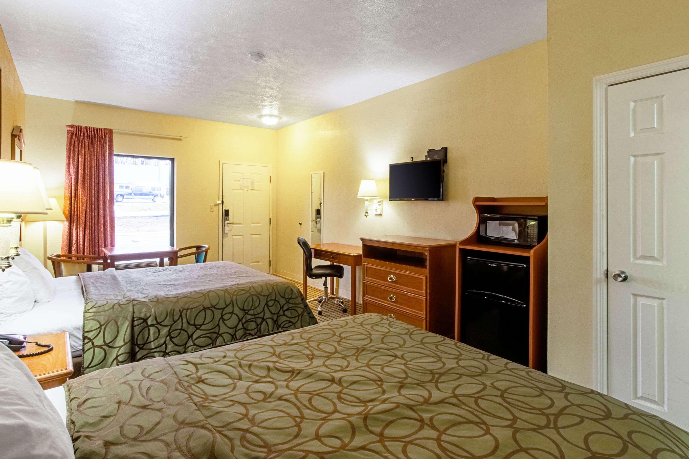Rodeway Inn & Suites — photo 4