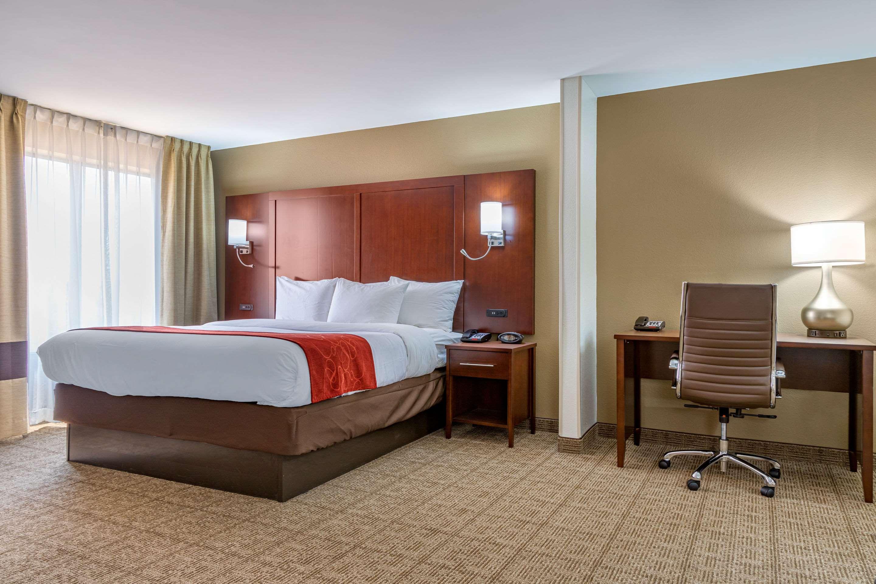 Comfort Suites Gateway — photo 4