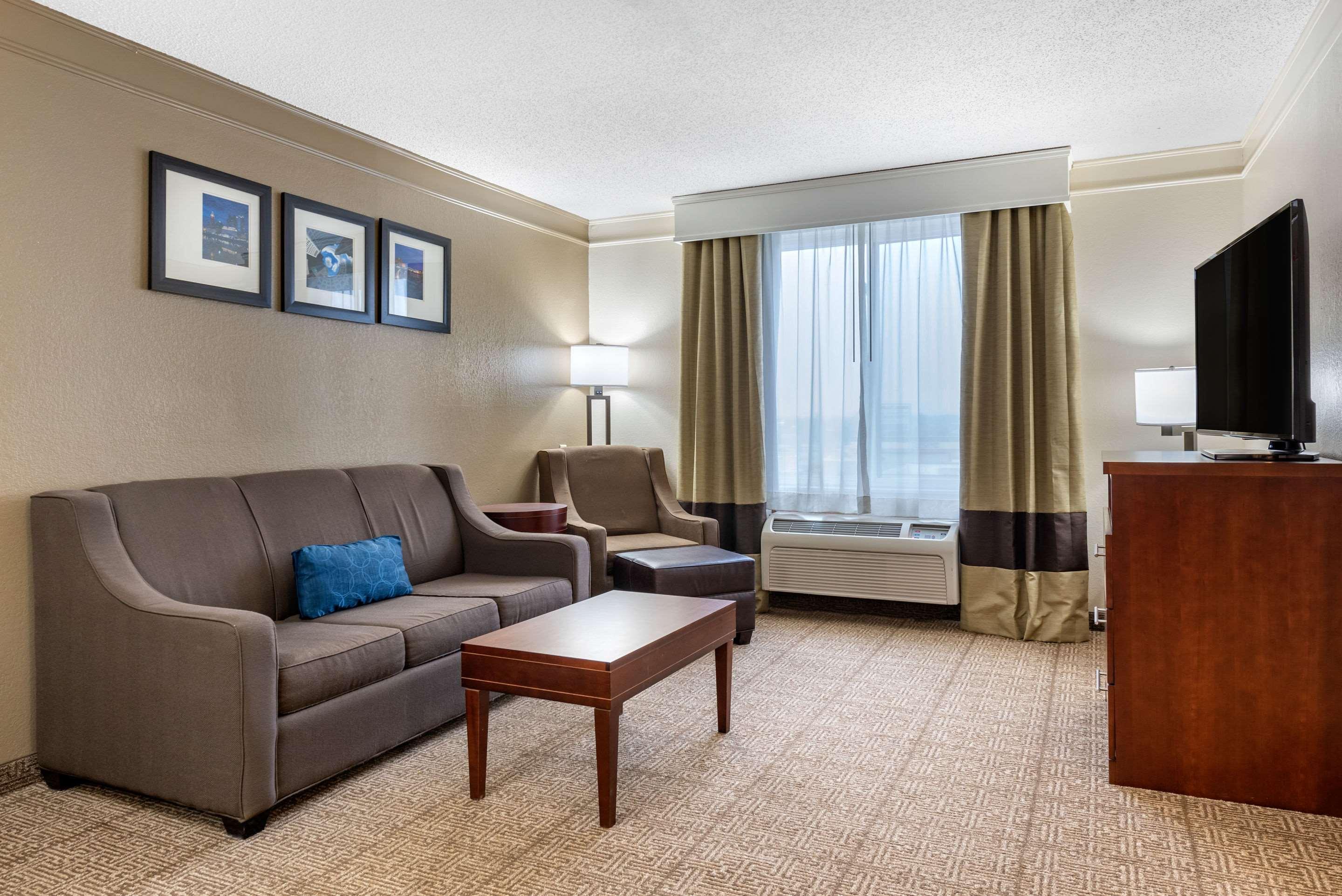 Comfort Inn & Suites — photo 5