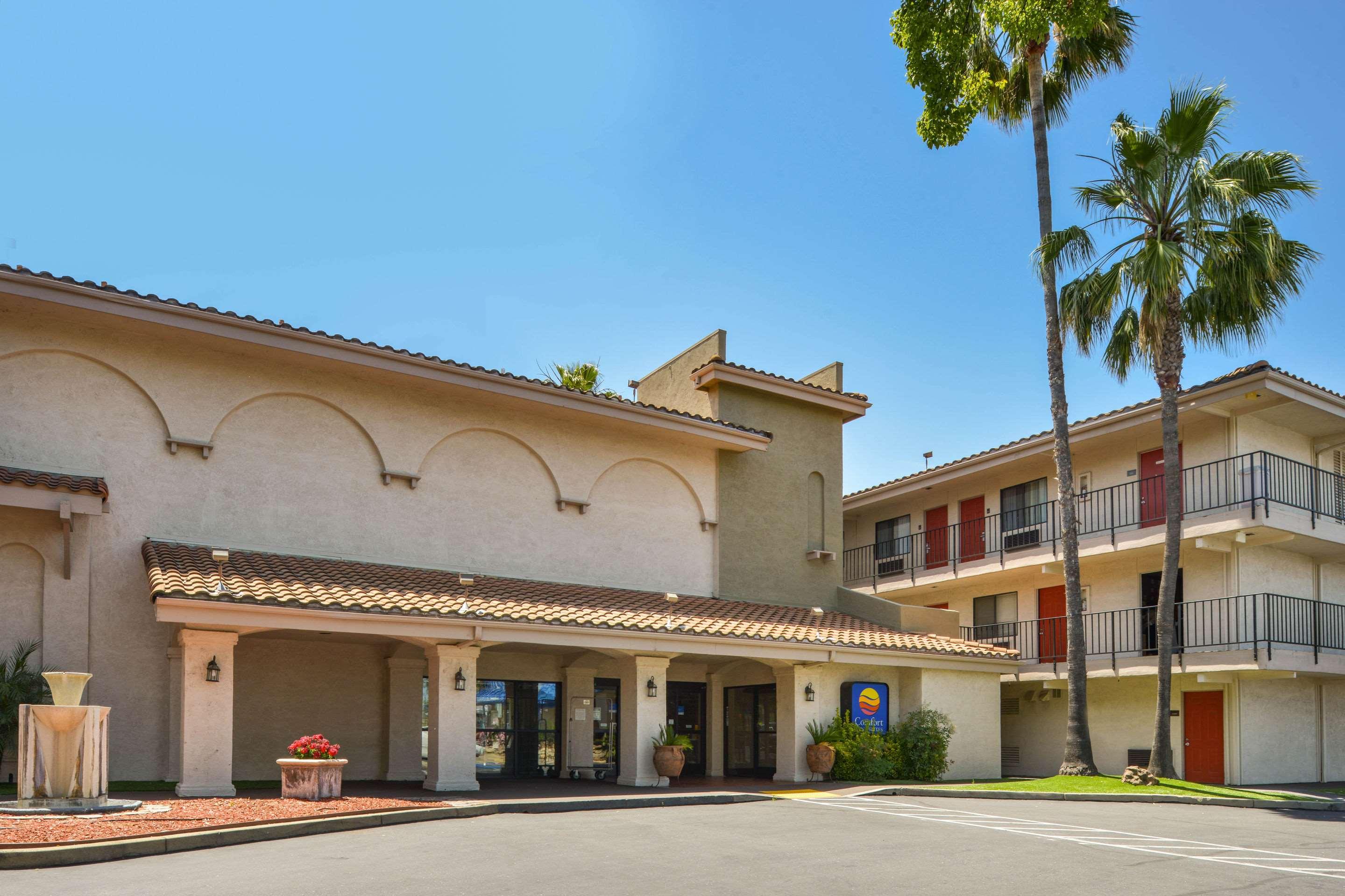 Comfort Inn & Suites — photo 4