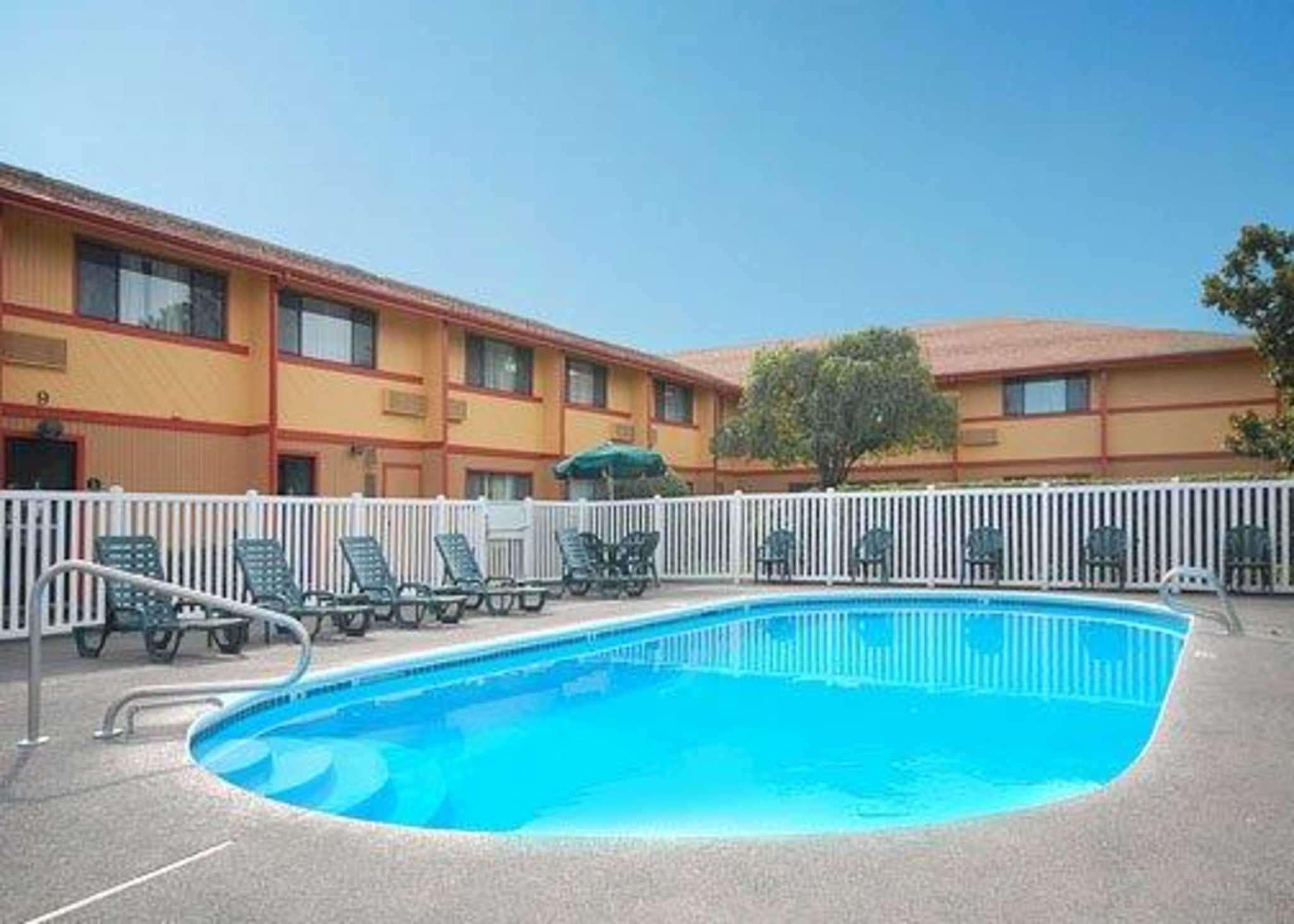 Quality Inn & Suites Airport — photo 3