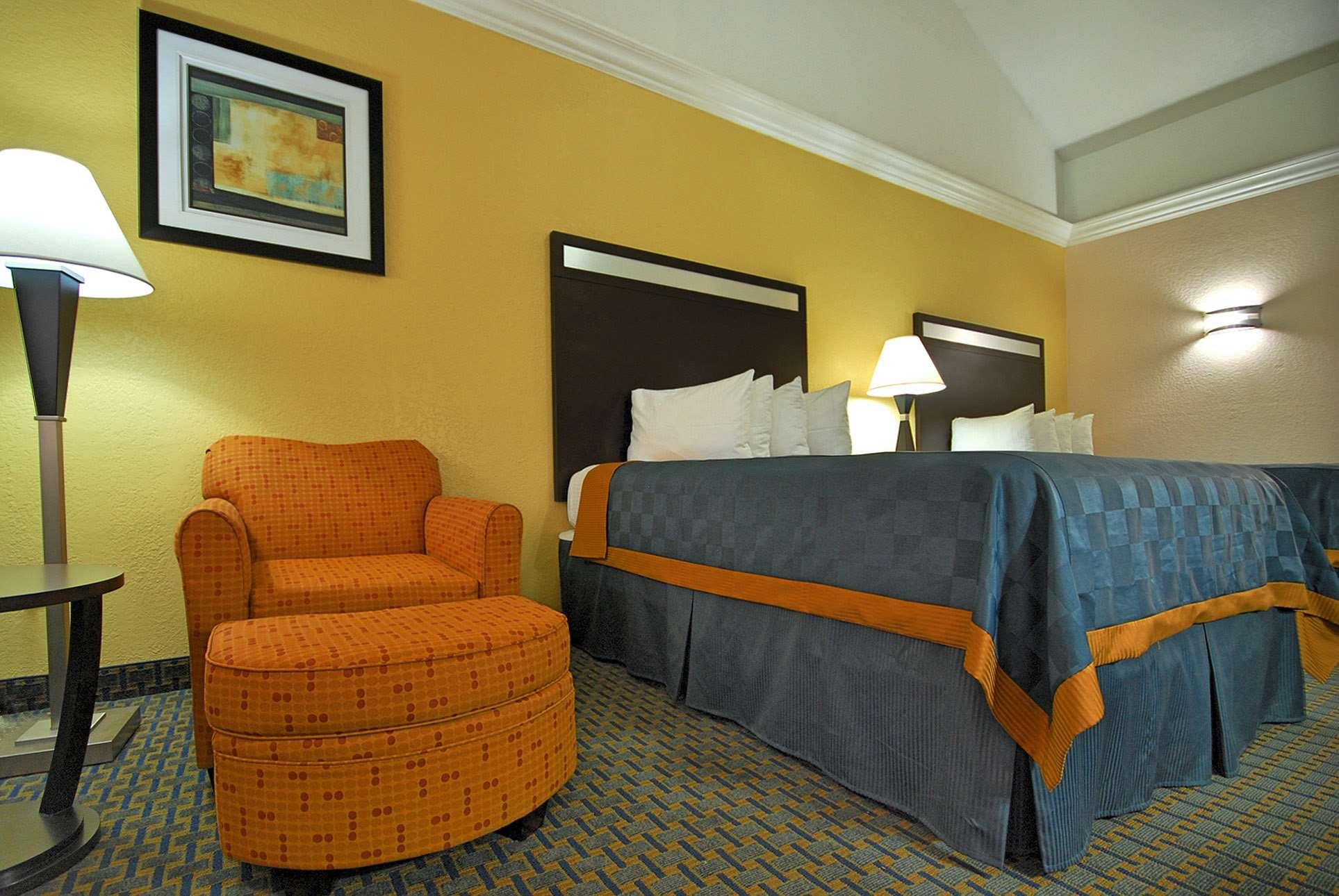 Americas Best Value Inn Sinton — photo 5