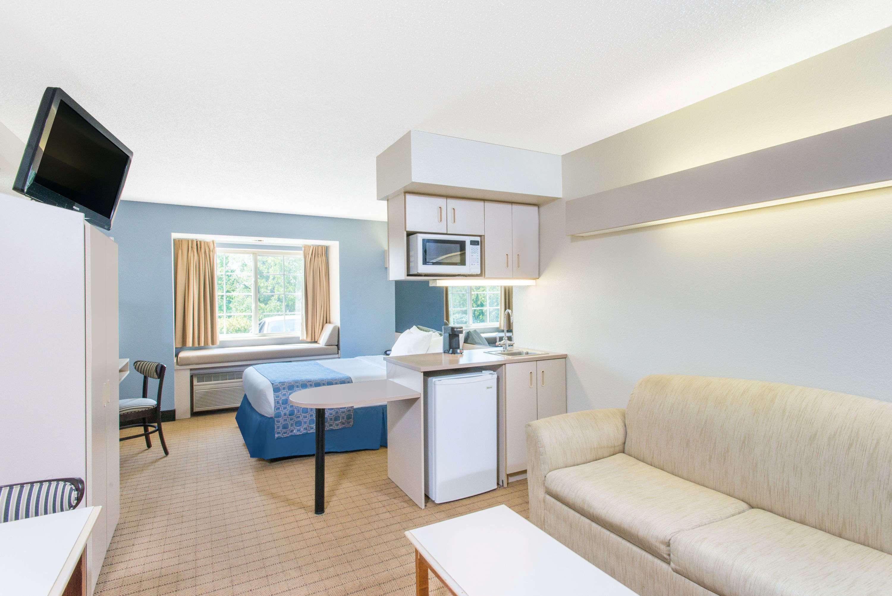 Microtel Inn & Suites Seneca Falls — photo 4