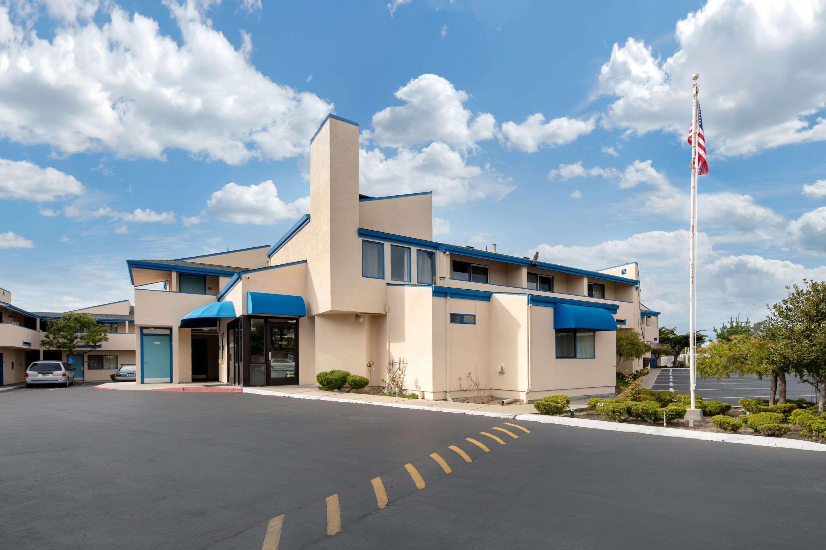 Econo Lodge Bay Breeze — photo 3