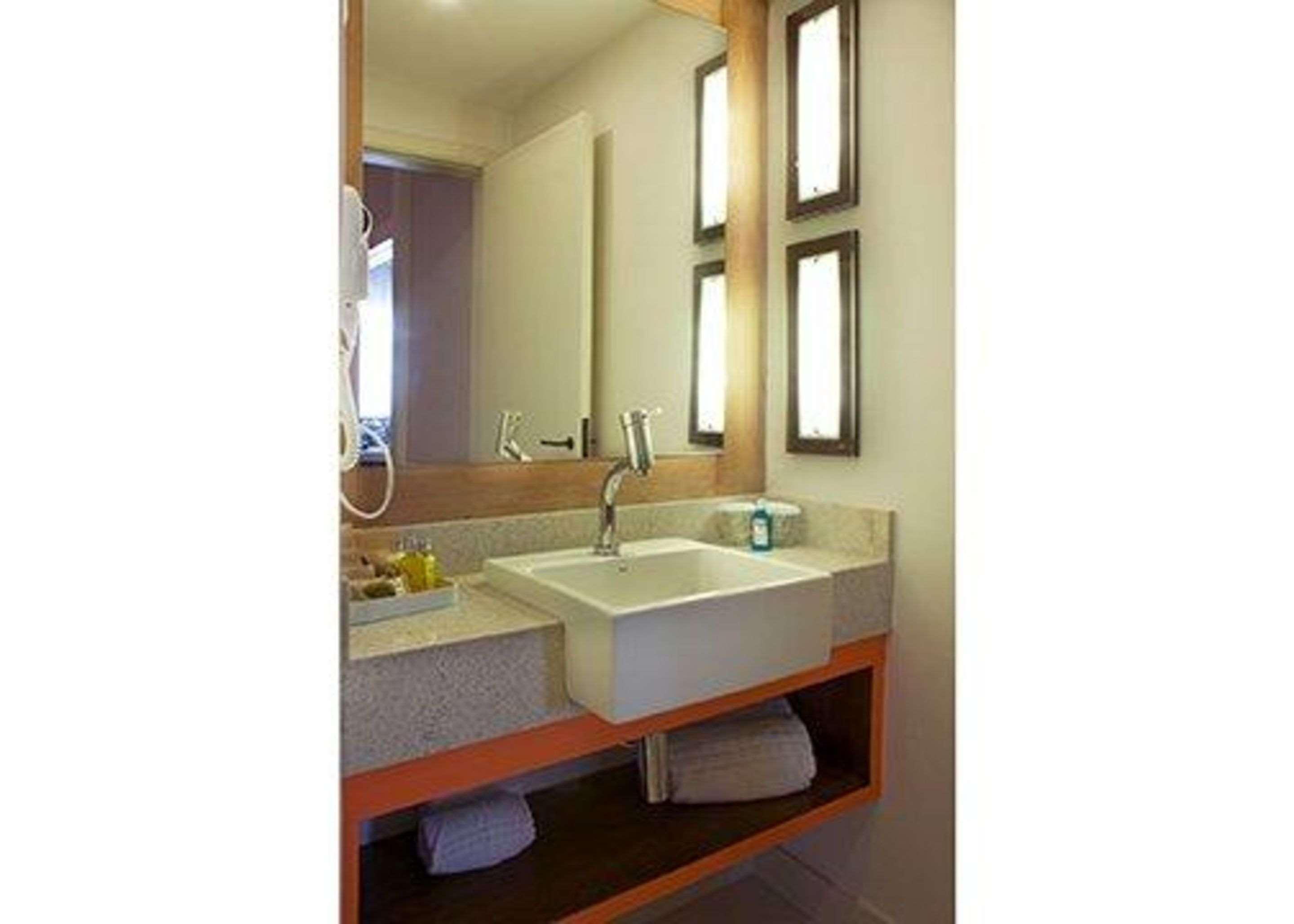 Quality Suites Alphaville — photo 4