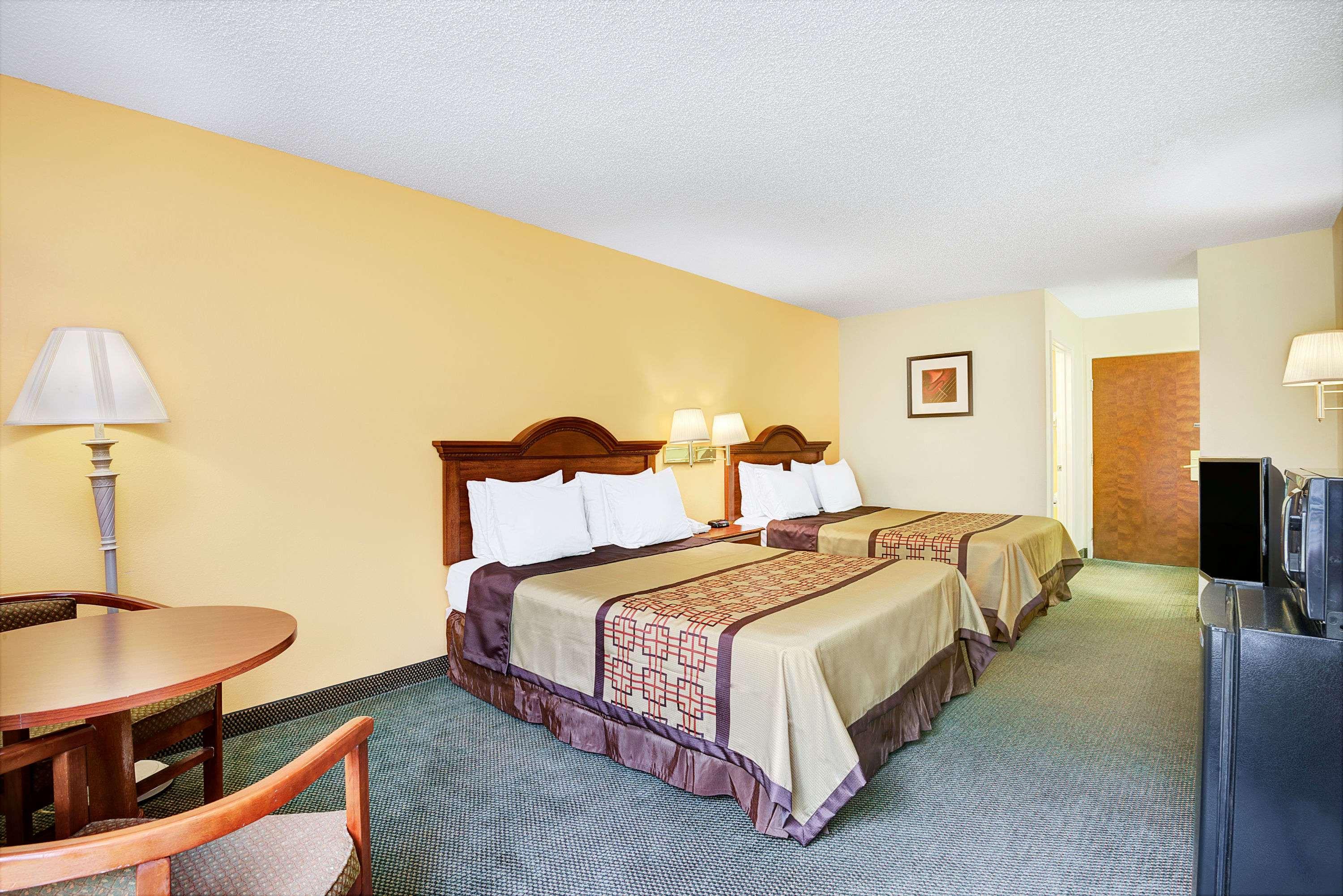 Days Inn Burlington East — photo 5