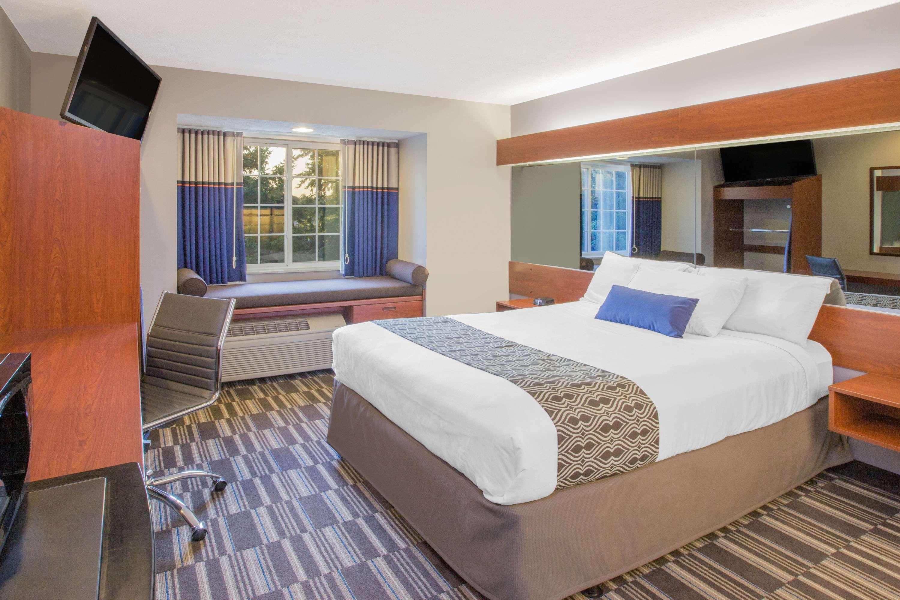Microtel Inn & Suites by Wyndham Manistee — photo 4