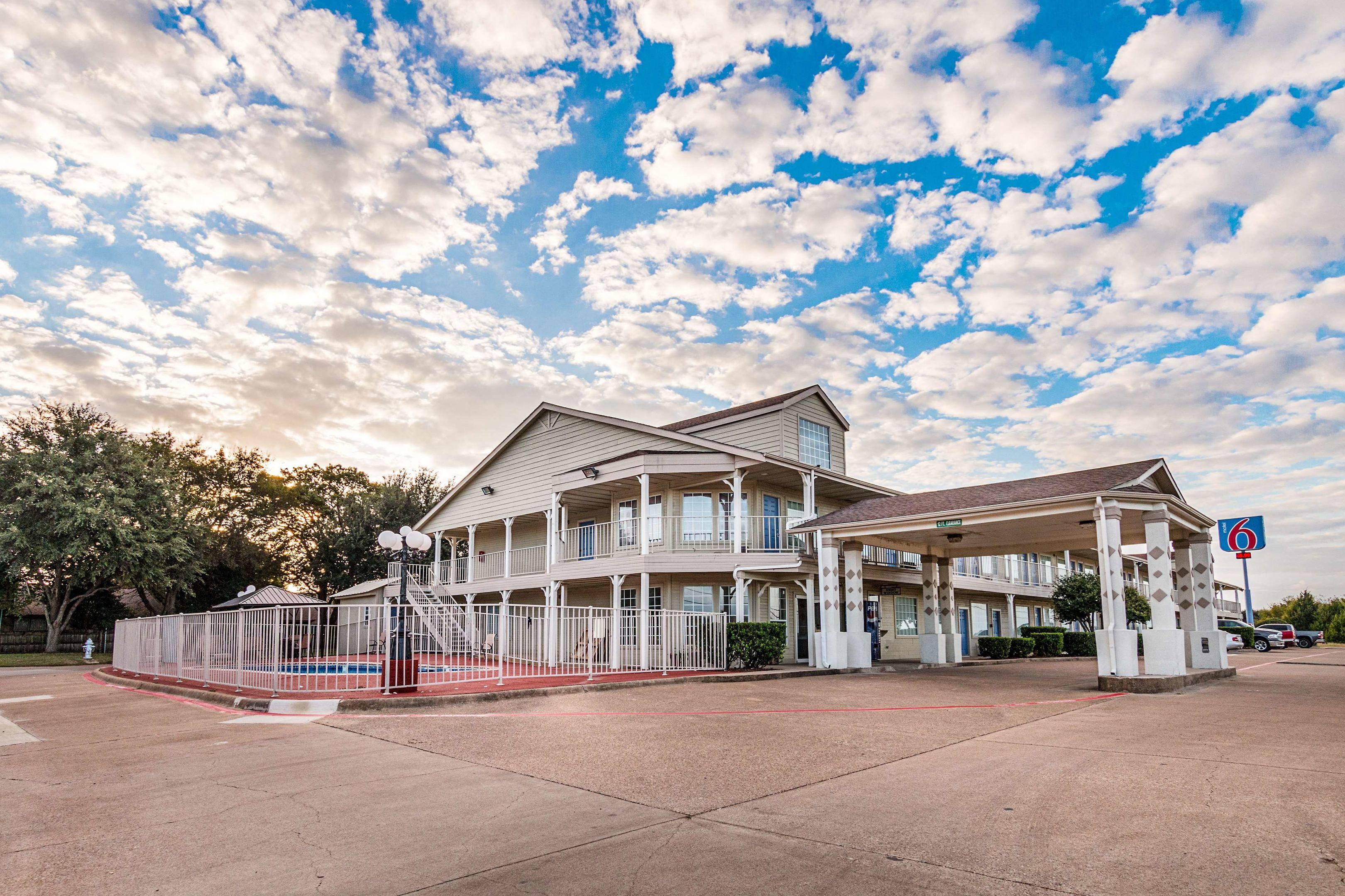 Motel 6 Waxahachie — photo 5