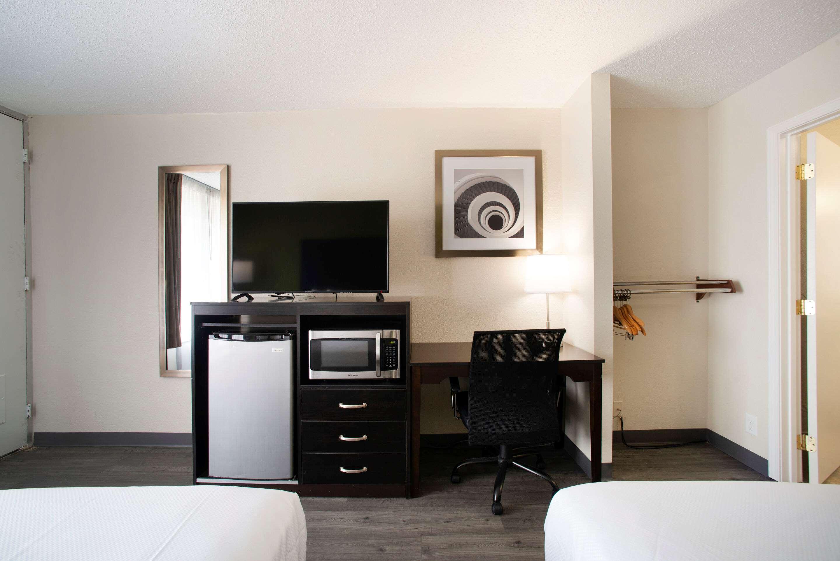 Rodeway Inn & Suites — photo 5