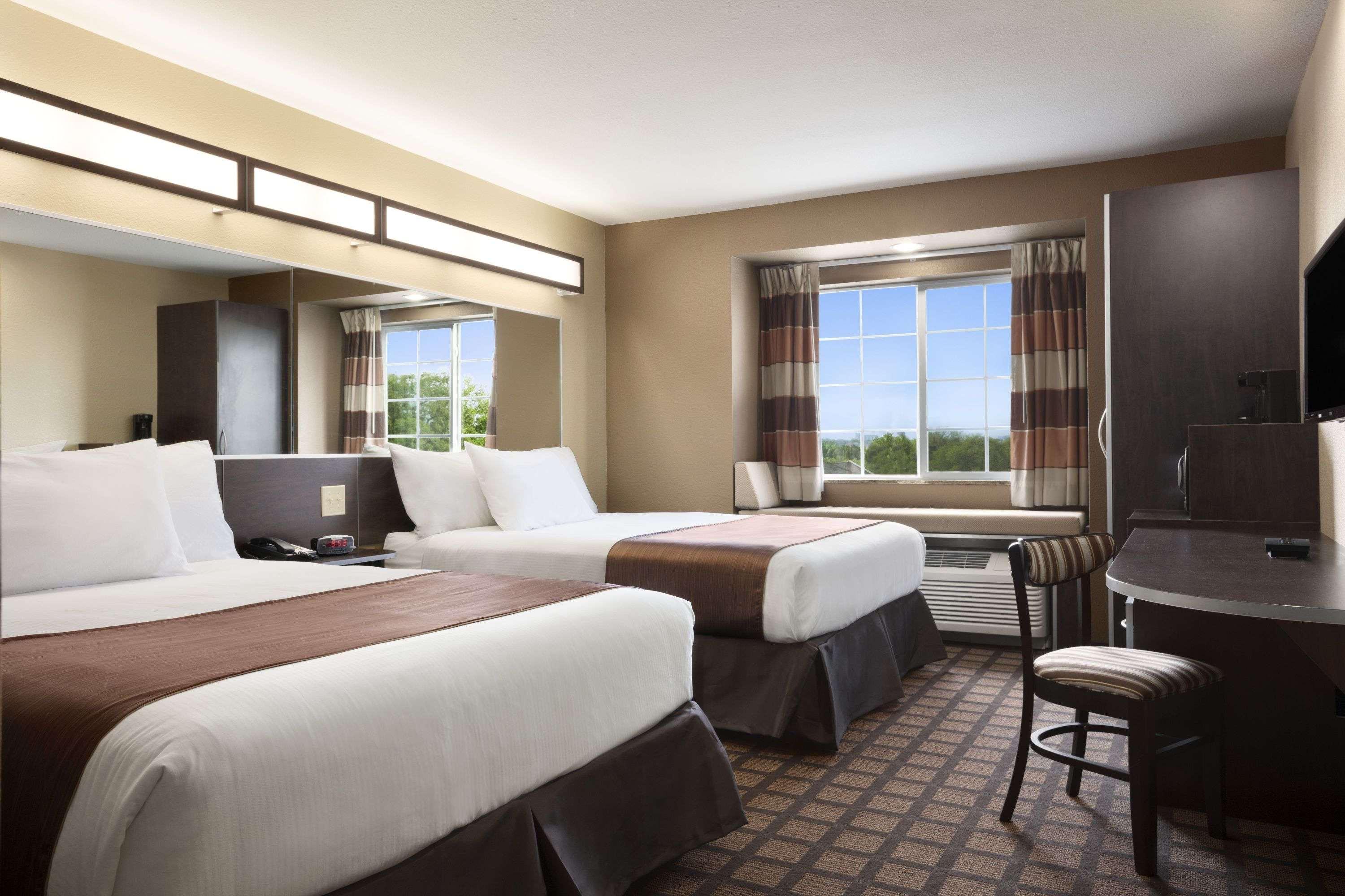 Microtel Inn & Suites by Wyndham Kenedy — photo 5