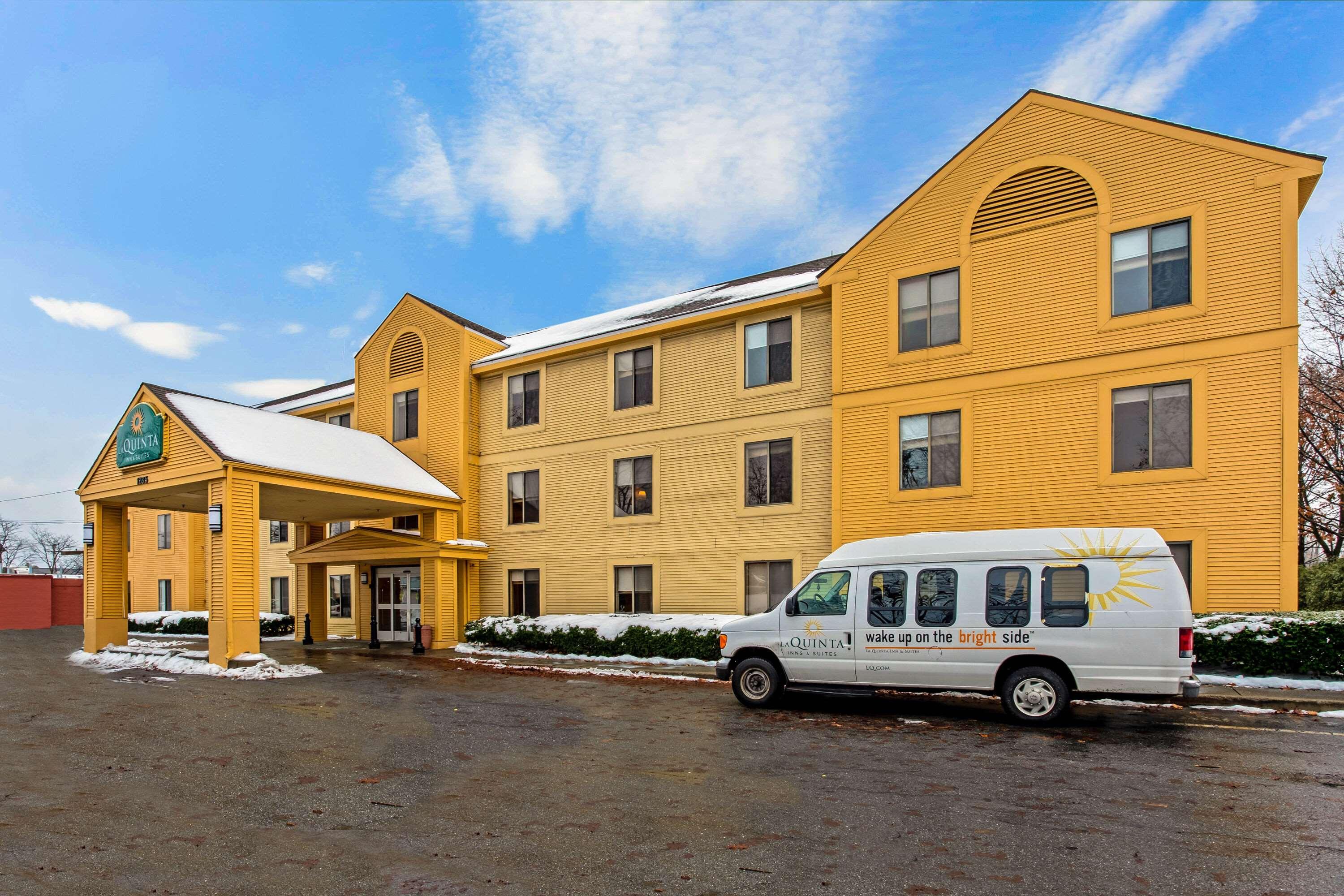 La Quinta Inn & Suites — photo 3