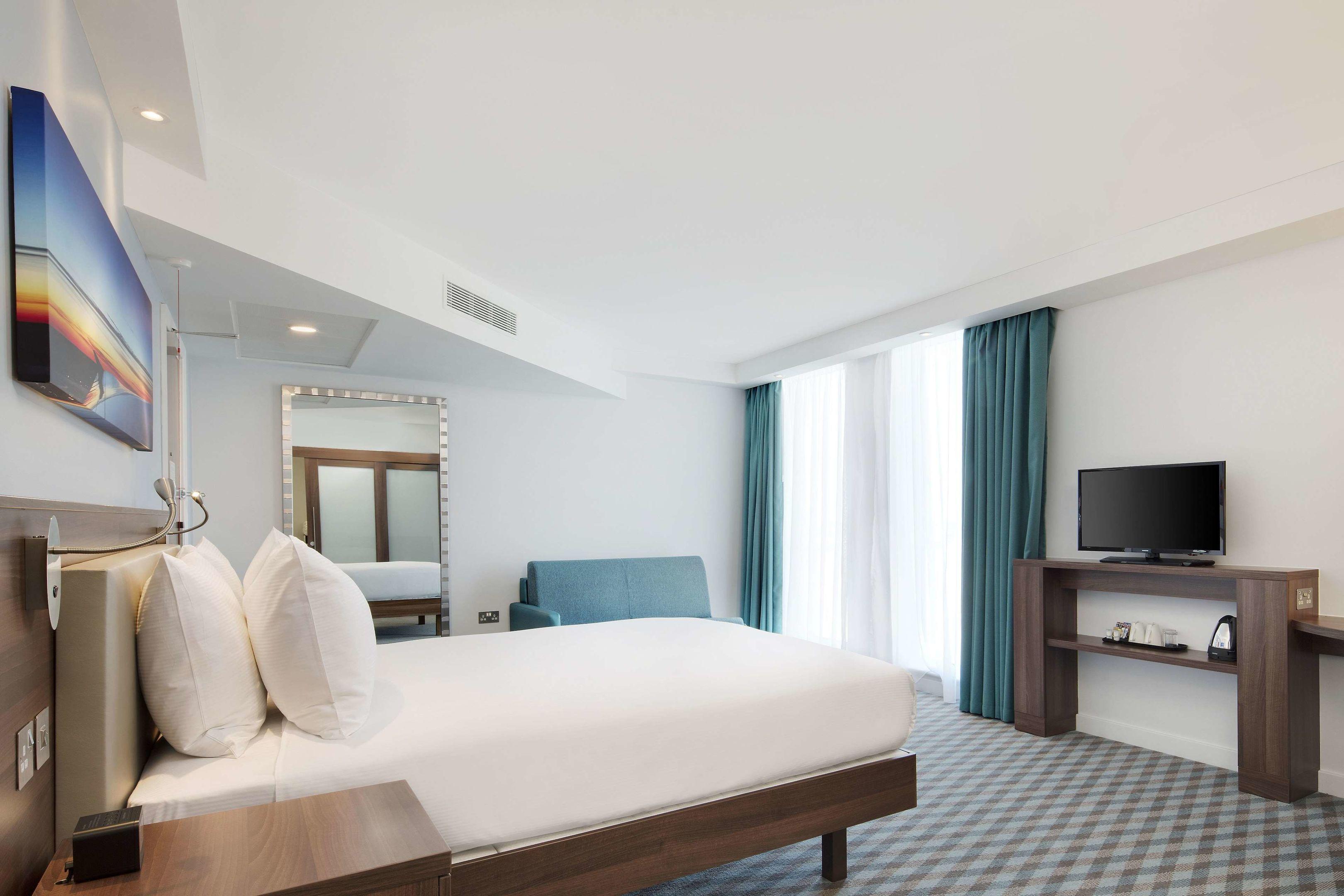 Hampton by Hilton London Stansted Airport — photo 5