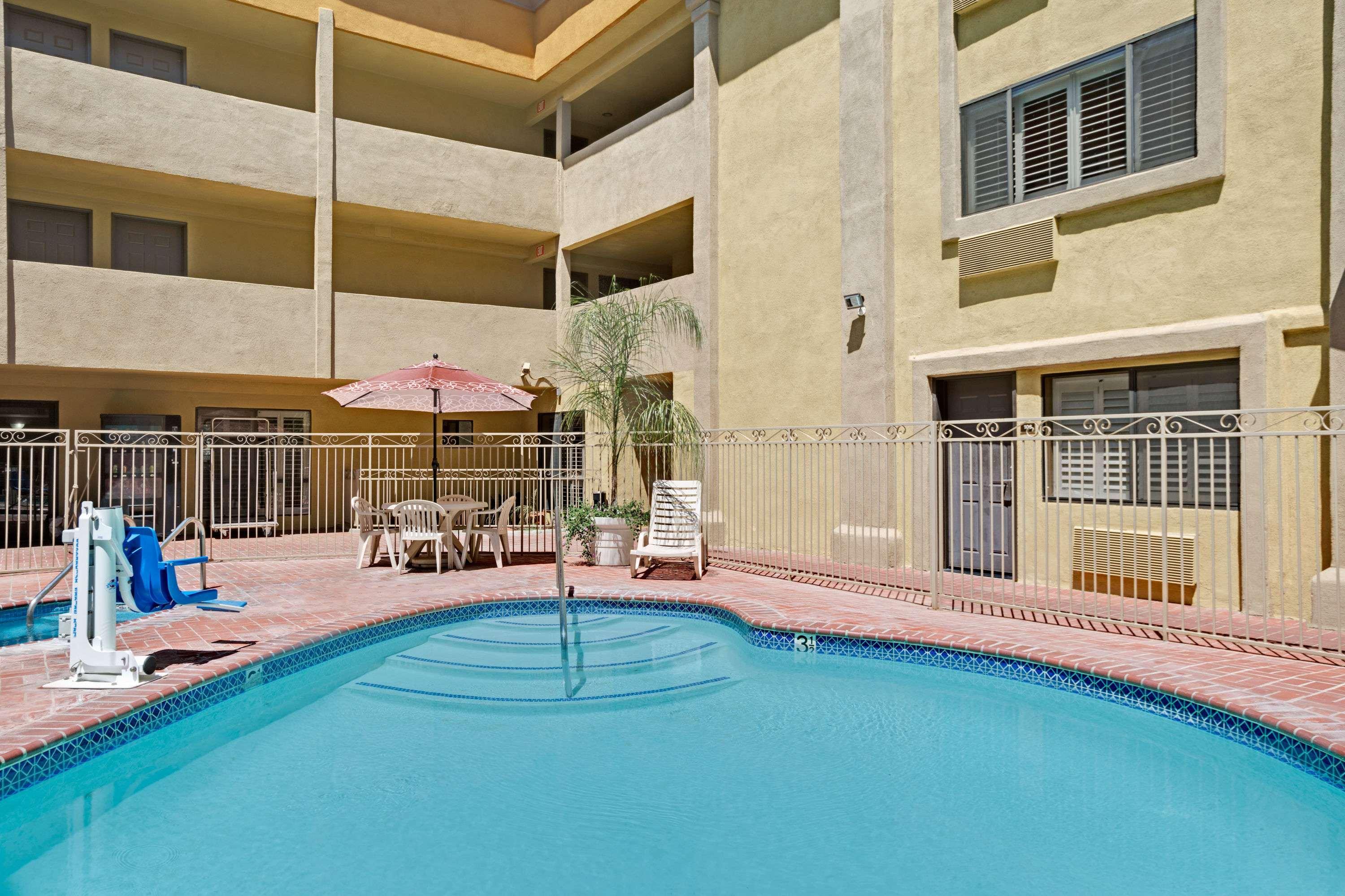 Days Inn by Wyndham West Covina — photo 3