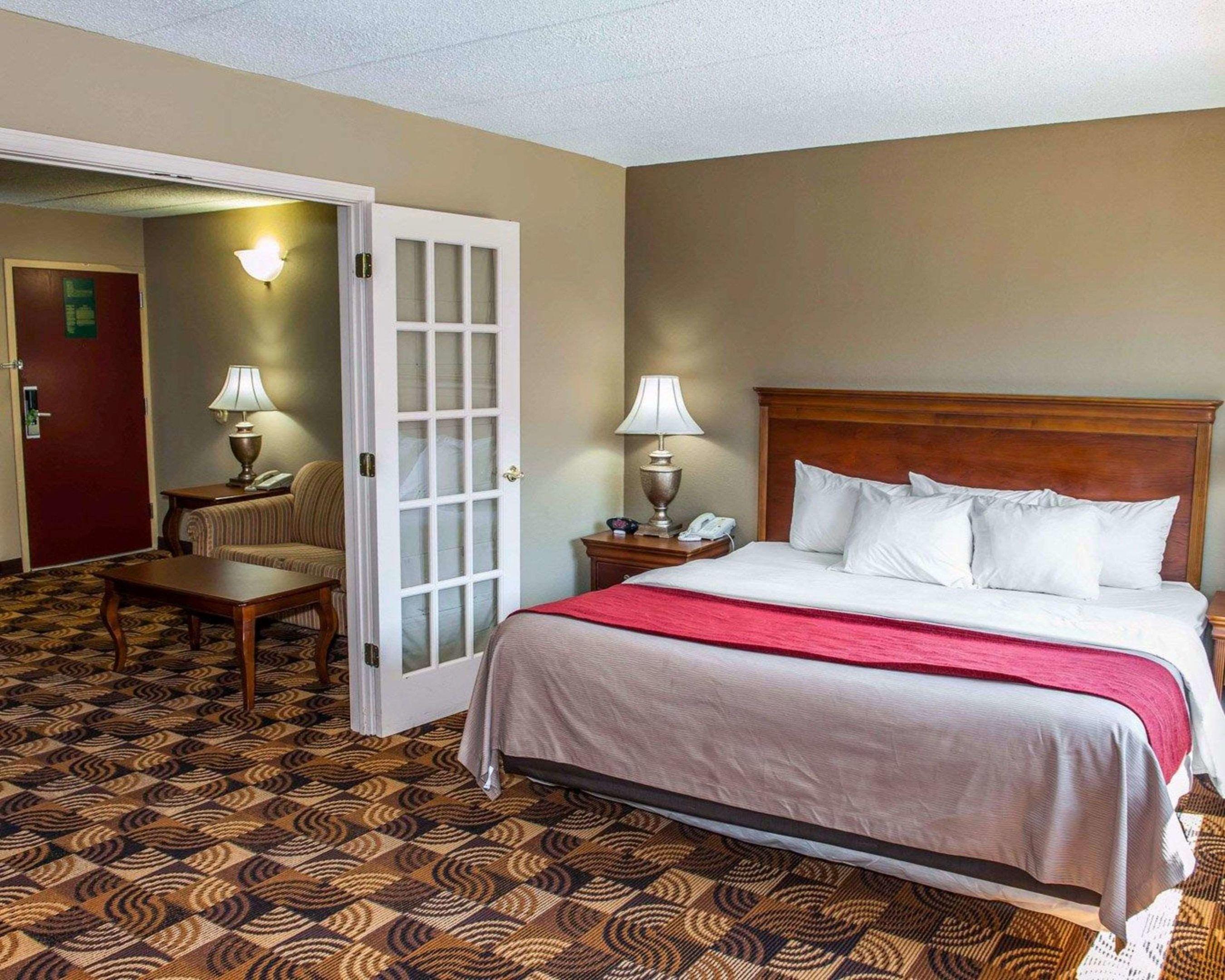 Comfort Inn & Suites North at the Pyramids — photo 5