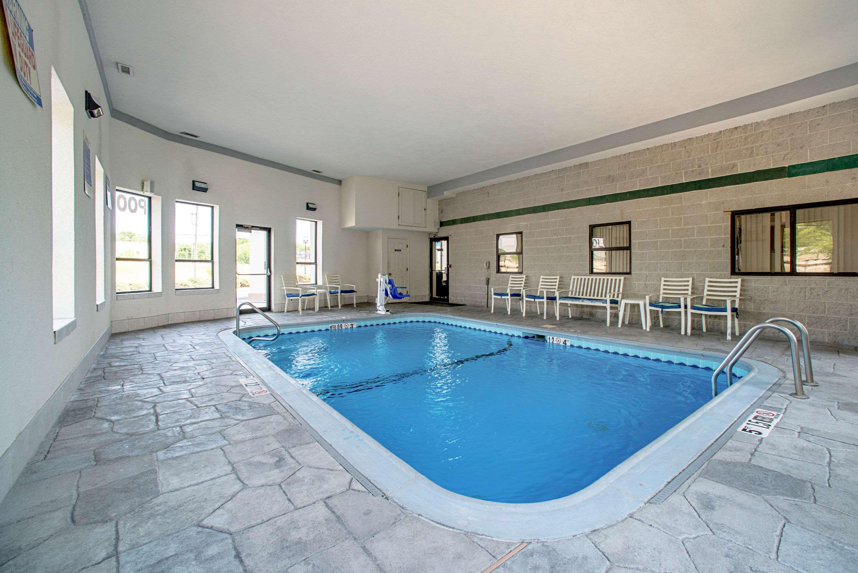Quality Inn Near Six Flags St. Louis — photo 4