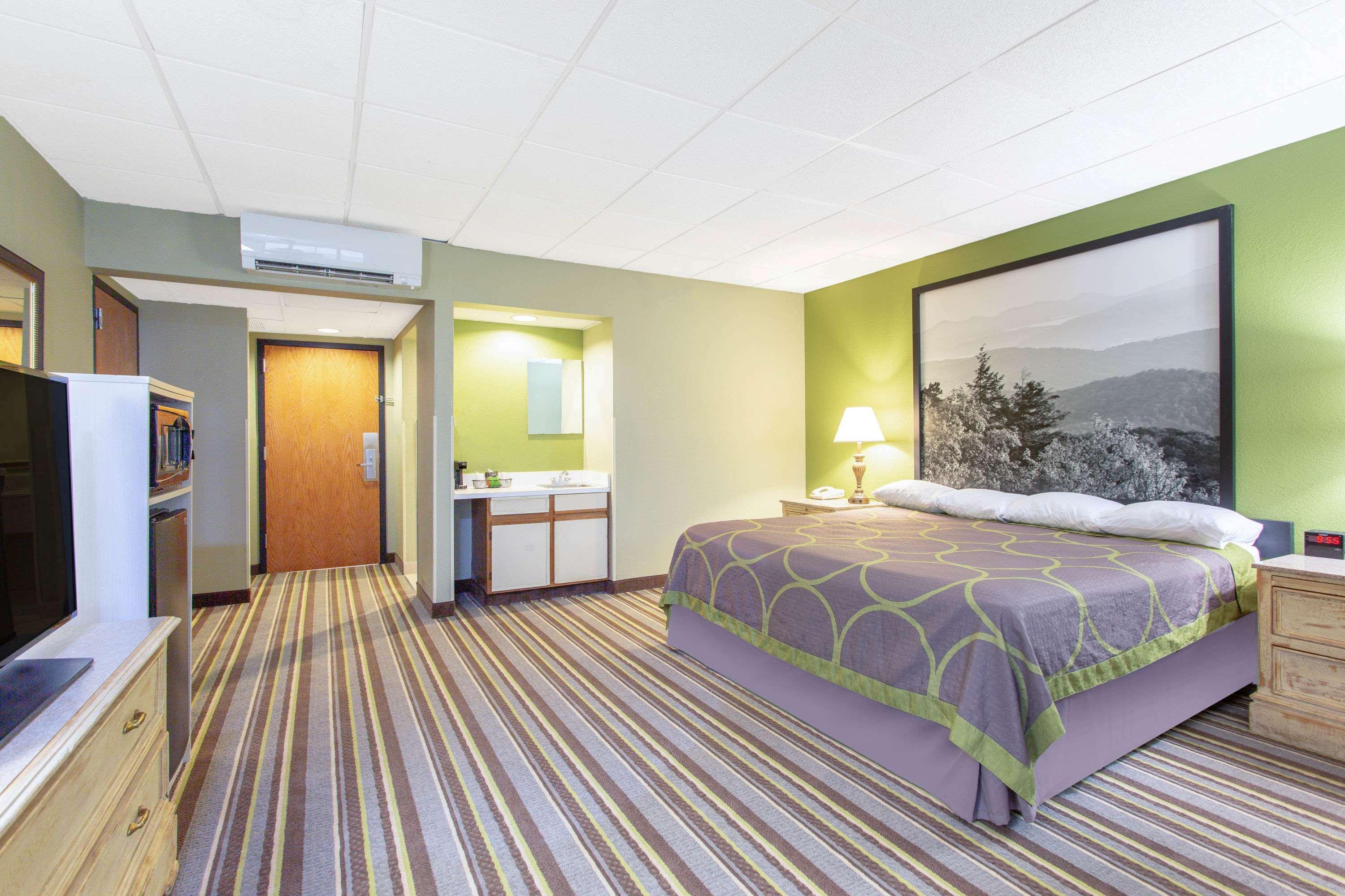 Super 8 by Wyndham Boone NC — photo 5