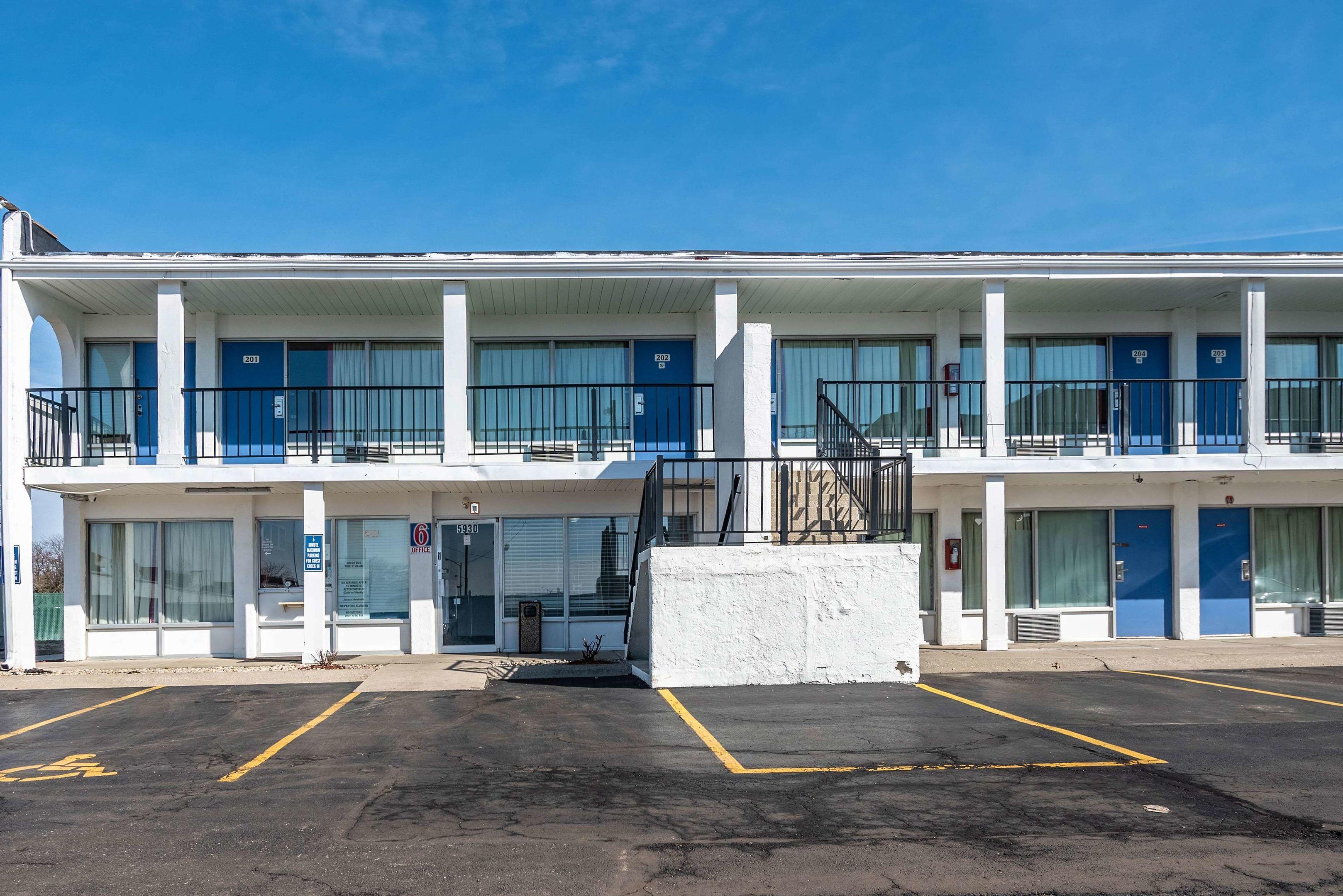 Motel 6 Columbus — photo 4
