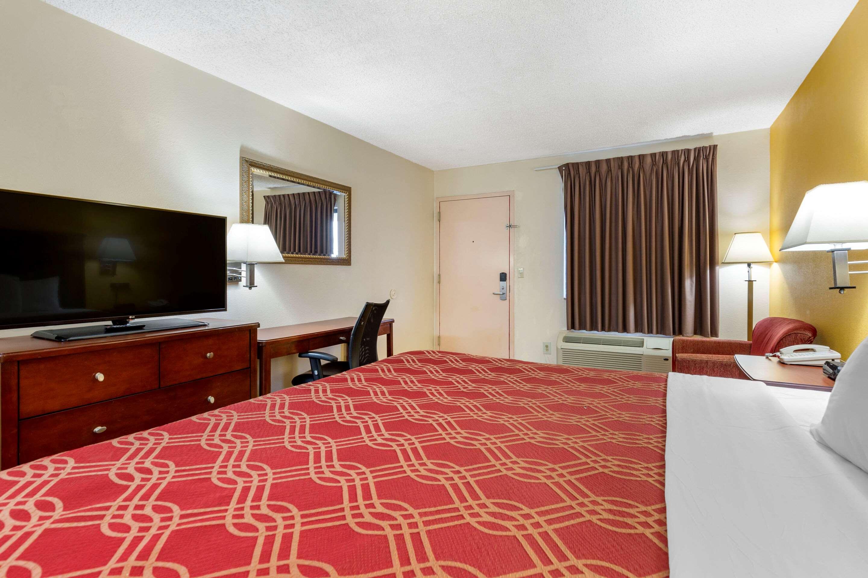 Econo Lodge Laurel Racetrack — photo 4