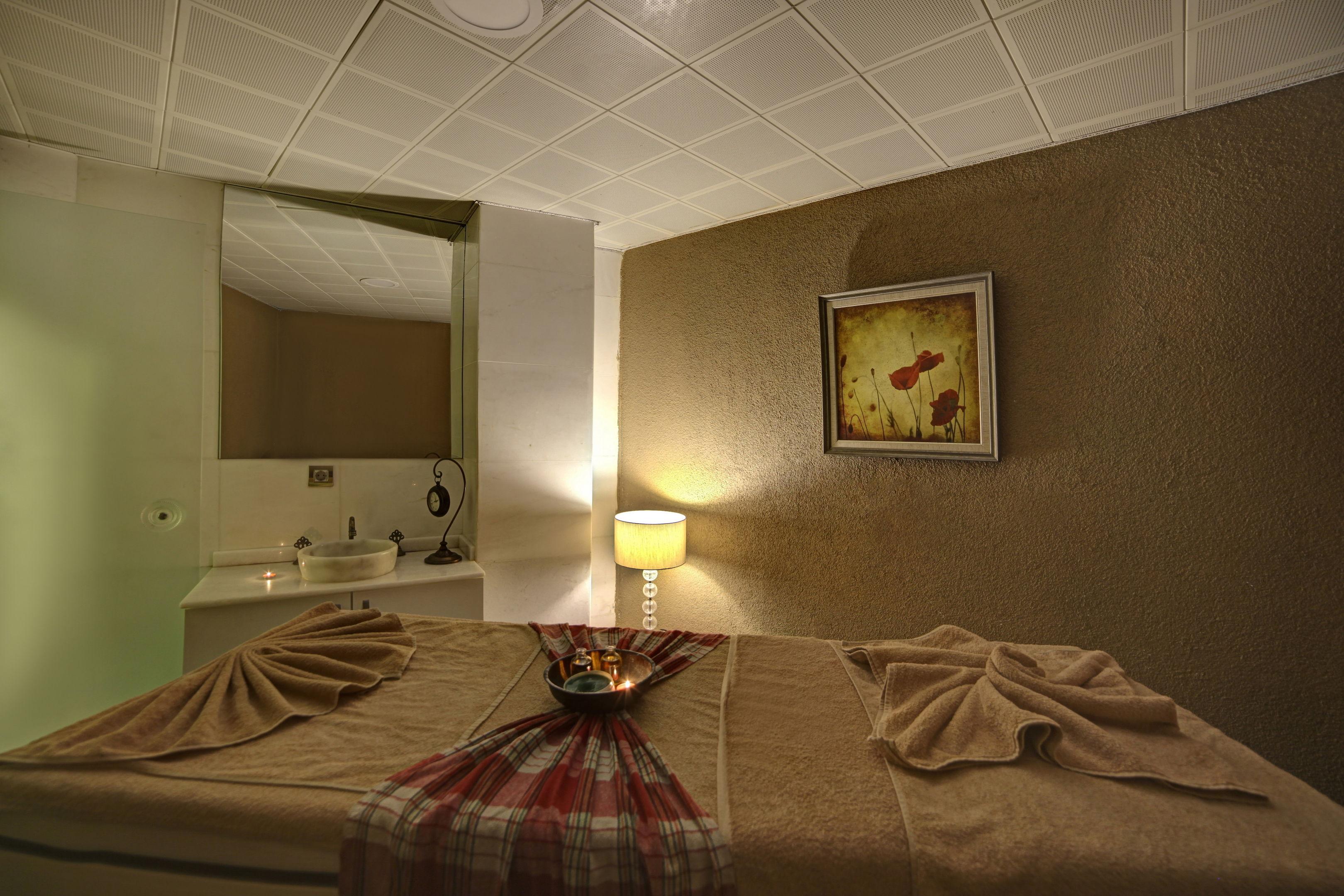White Monarch Hotel — photo 4