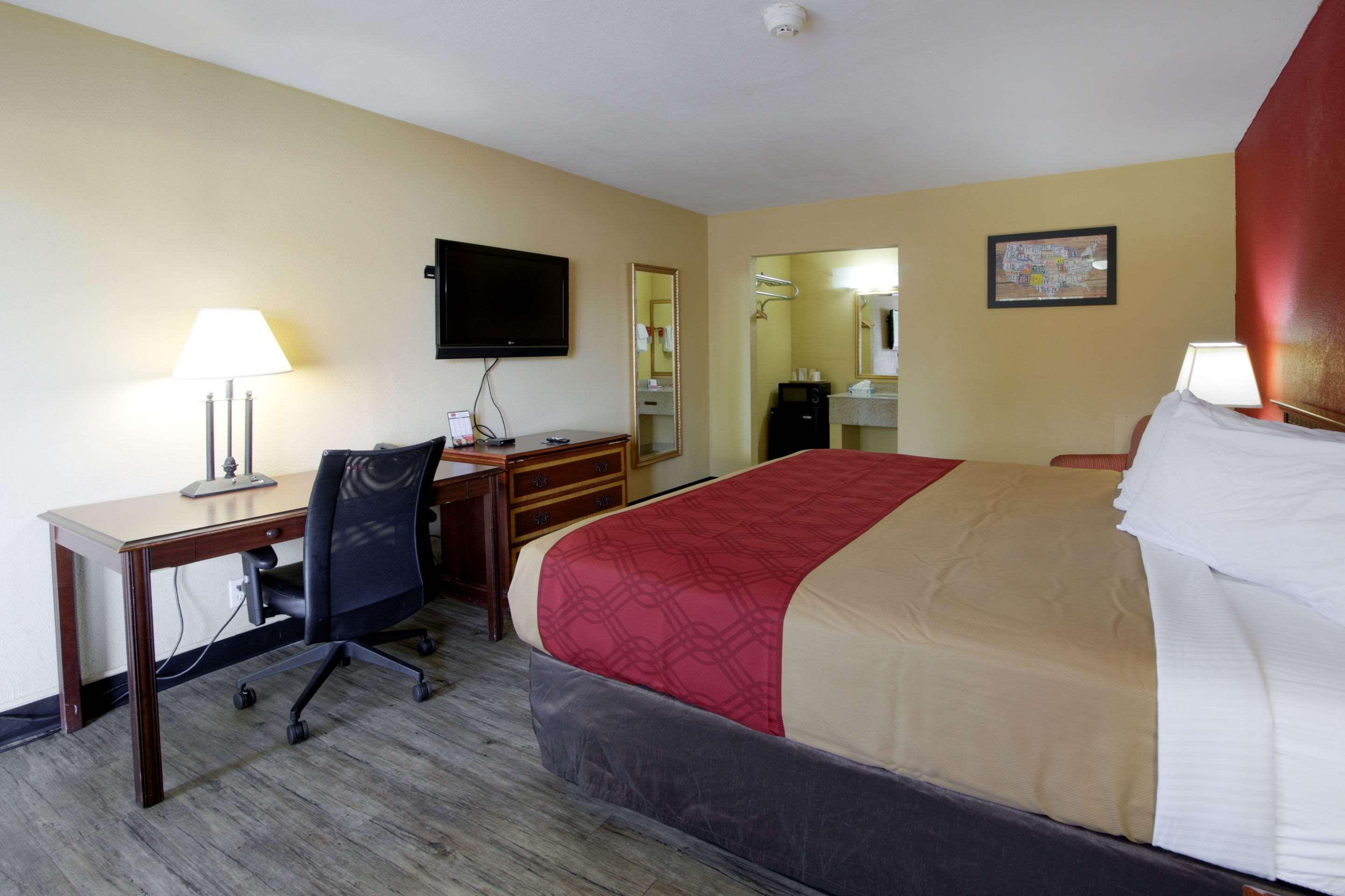 Econo Lodge Town Center — photo 3