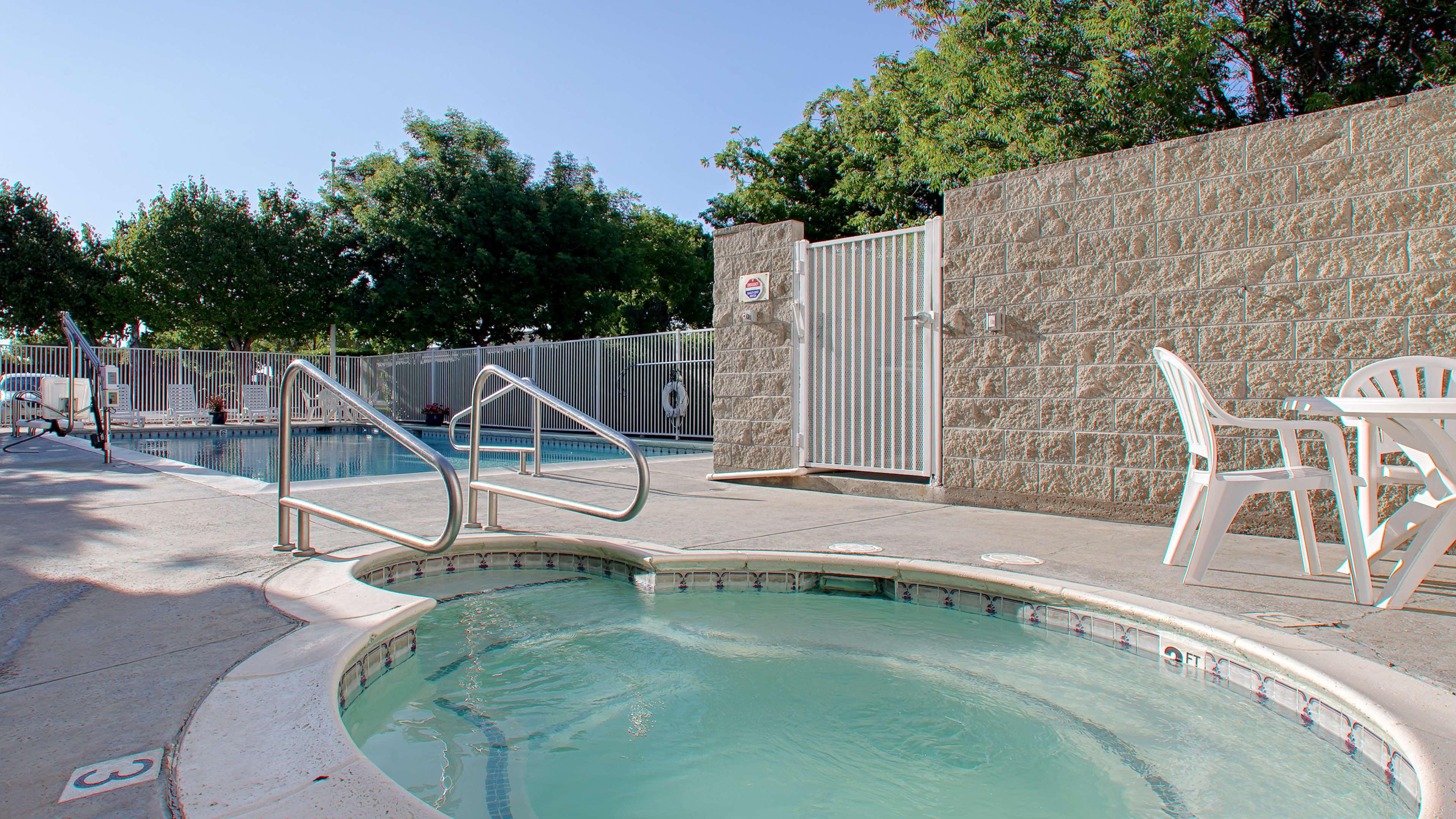 Best Western Luxury Inn — photo 4