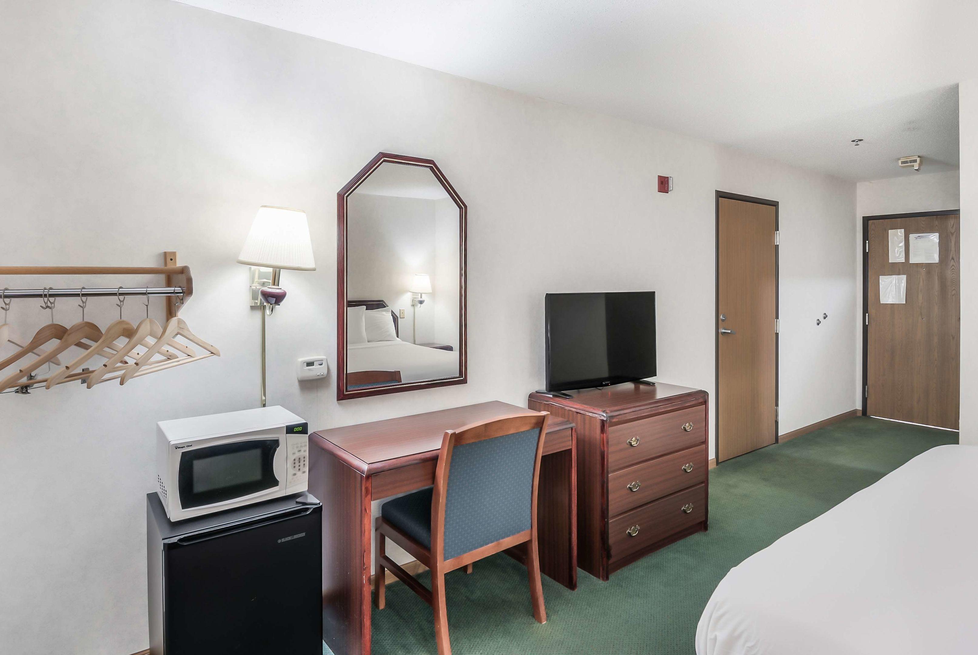 Americas Best Value Inn Wenona — photo 5