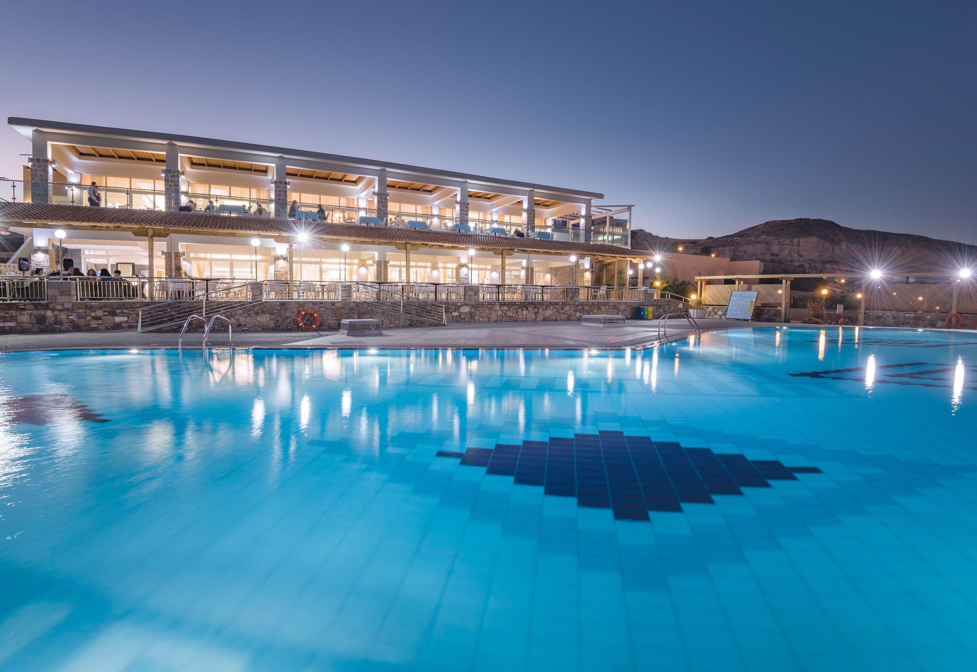 Grand Blue Beach Hotel — photo 4