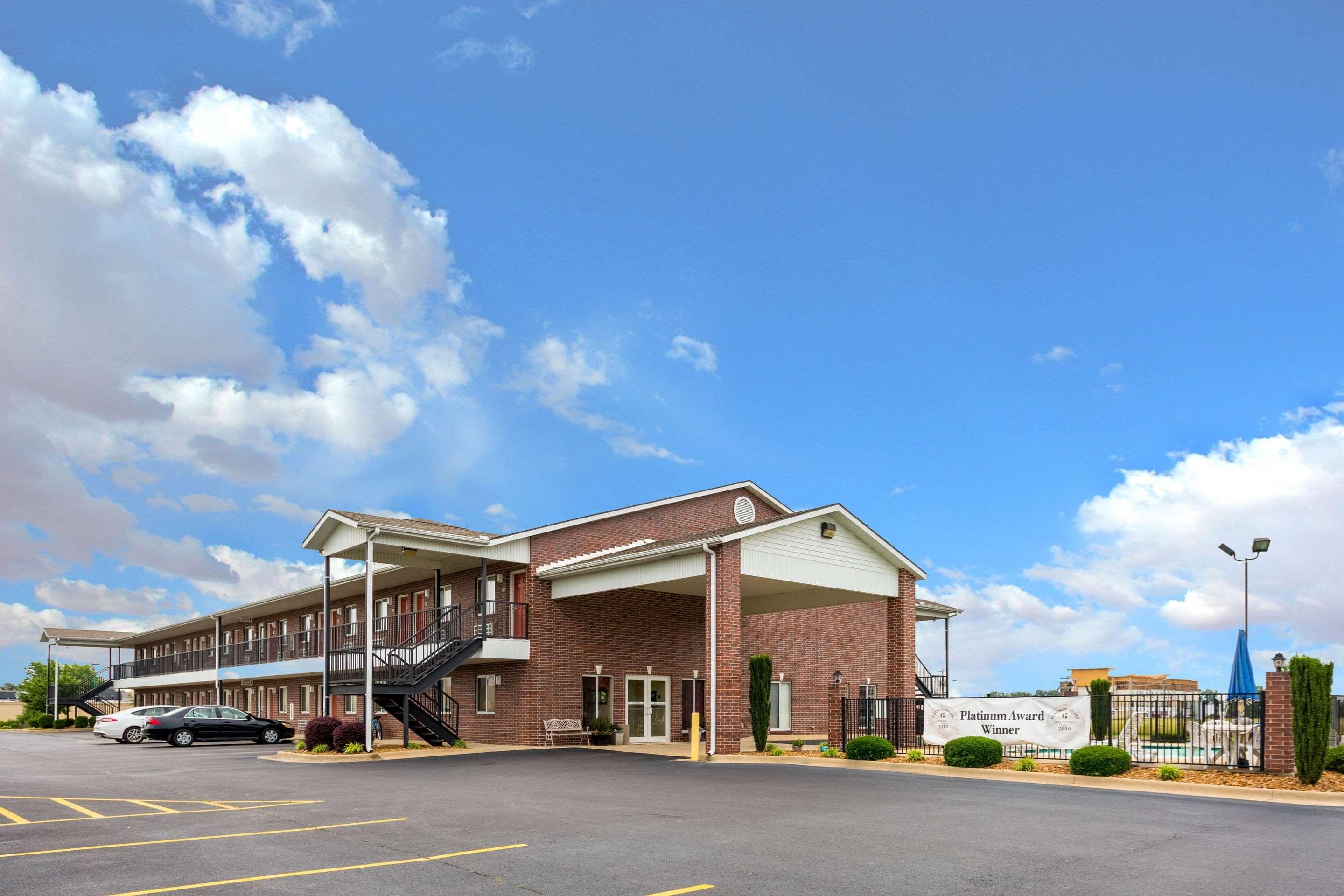 Econo Lodge  Inn & Suites Searcy — photo 4