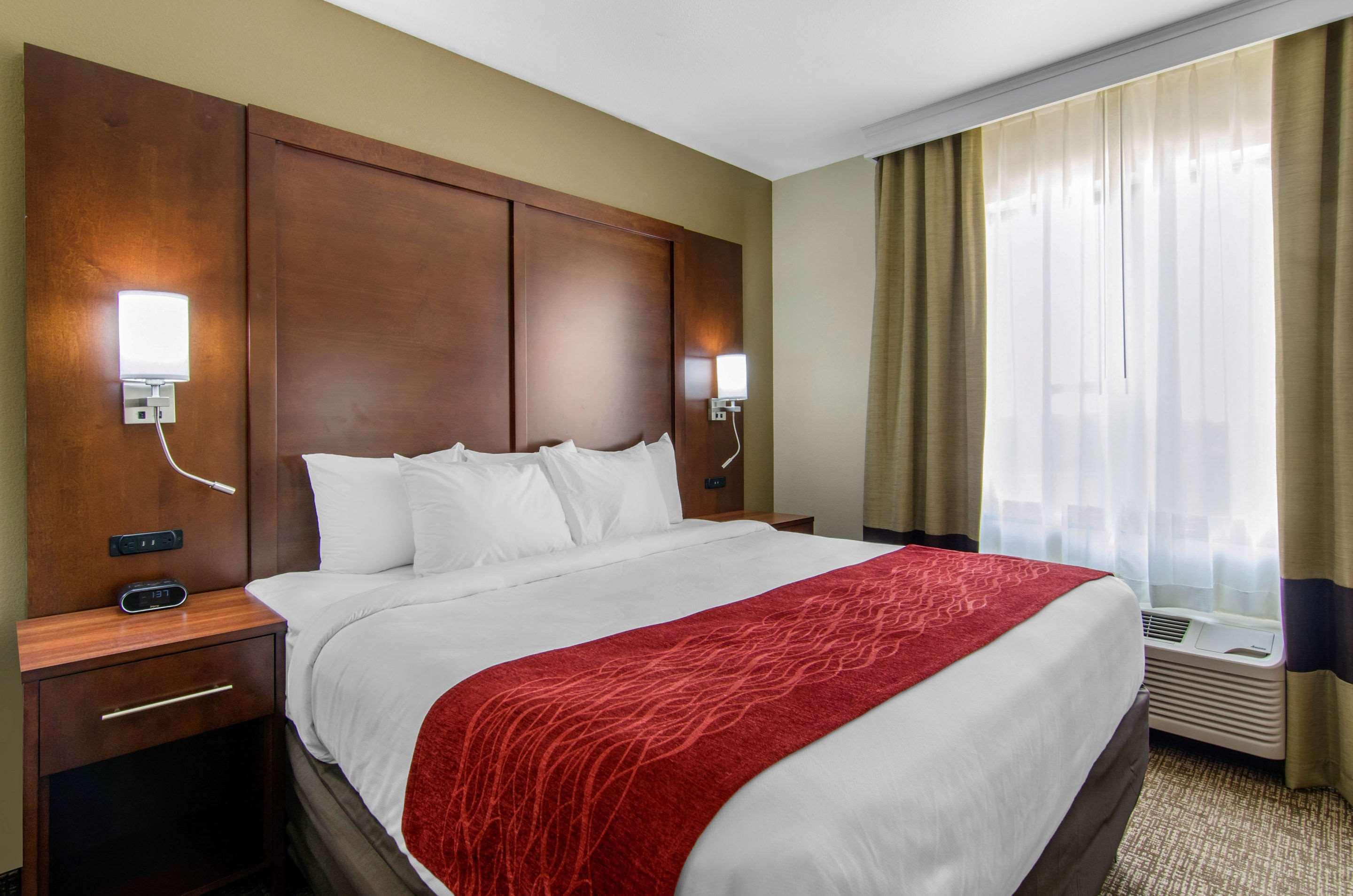 Comfort Inn & Suites Shawnee — photo 4