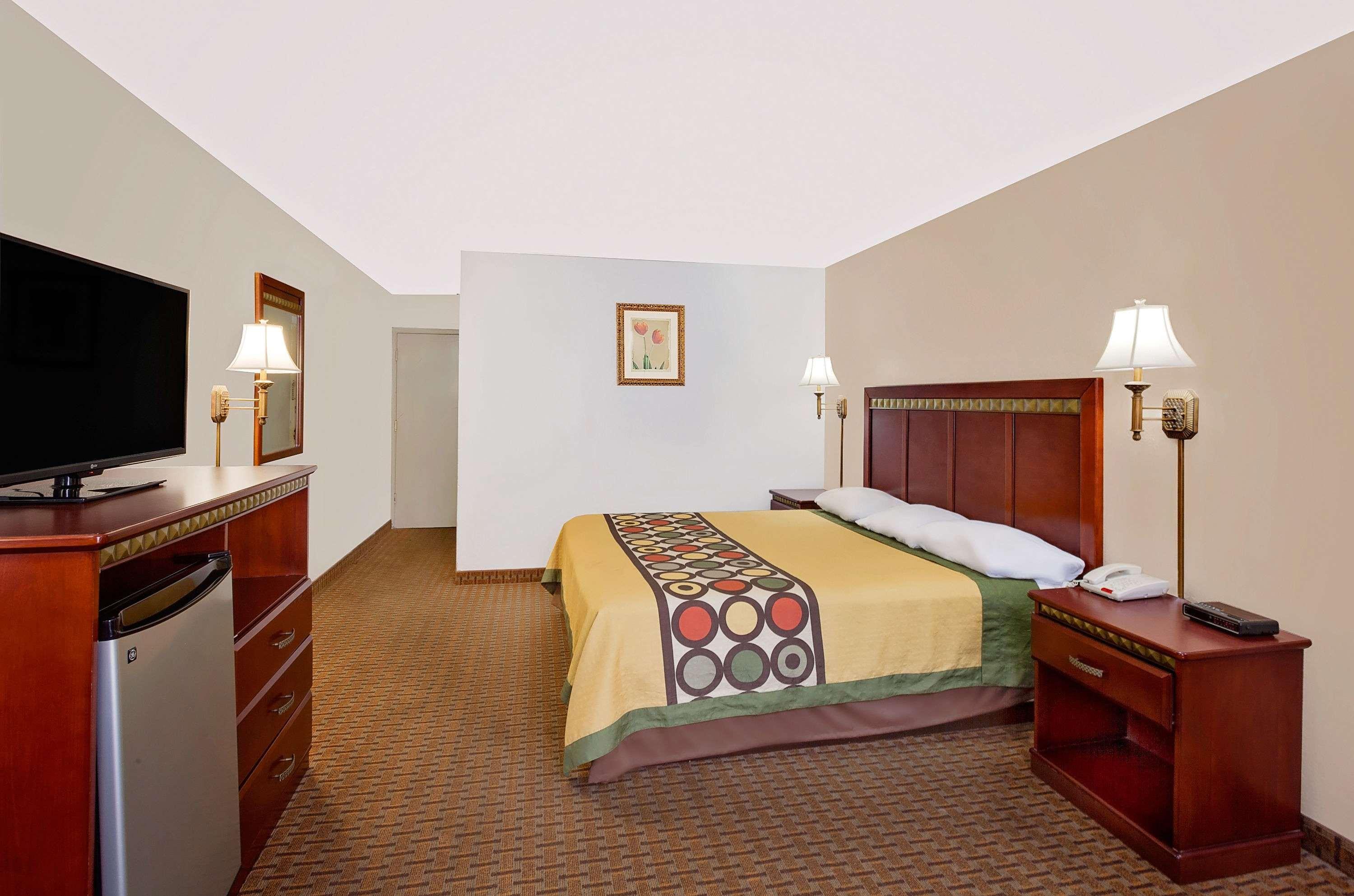 Super 8 by Wyndham Plainview — photo 4