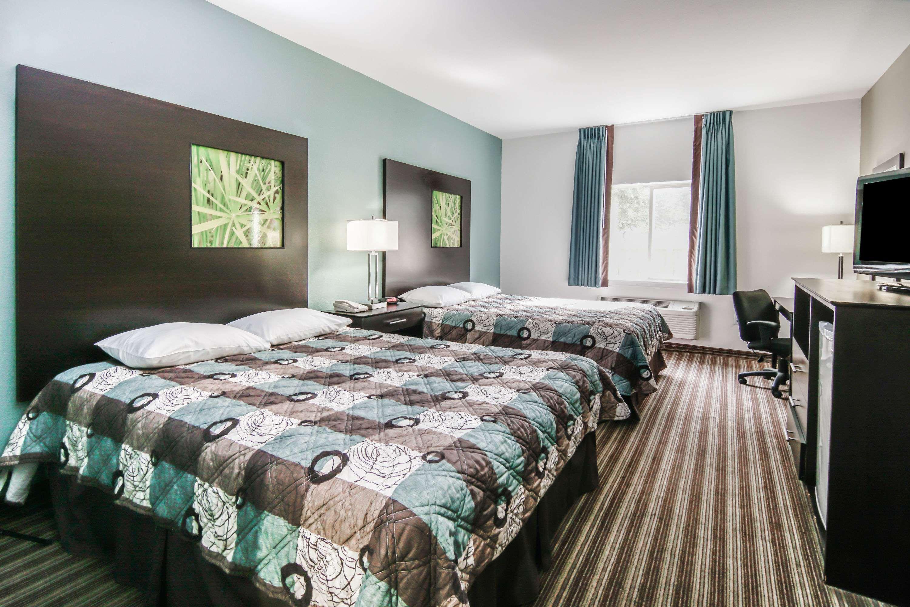 Super 8 by Wyndham Brenham TX — photo 5