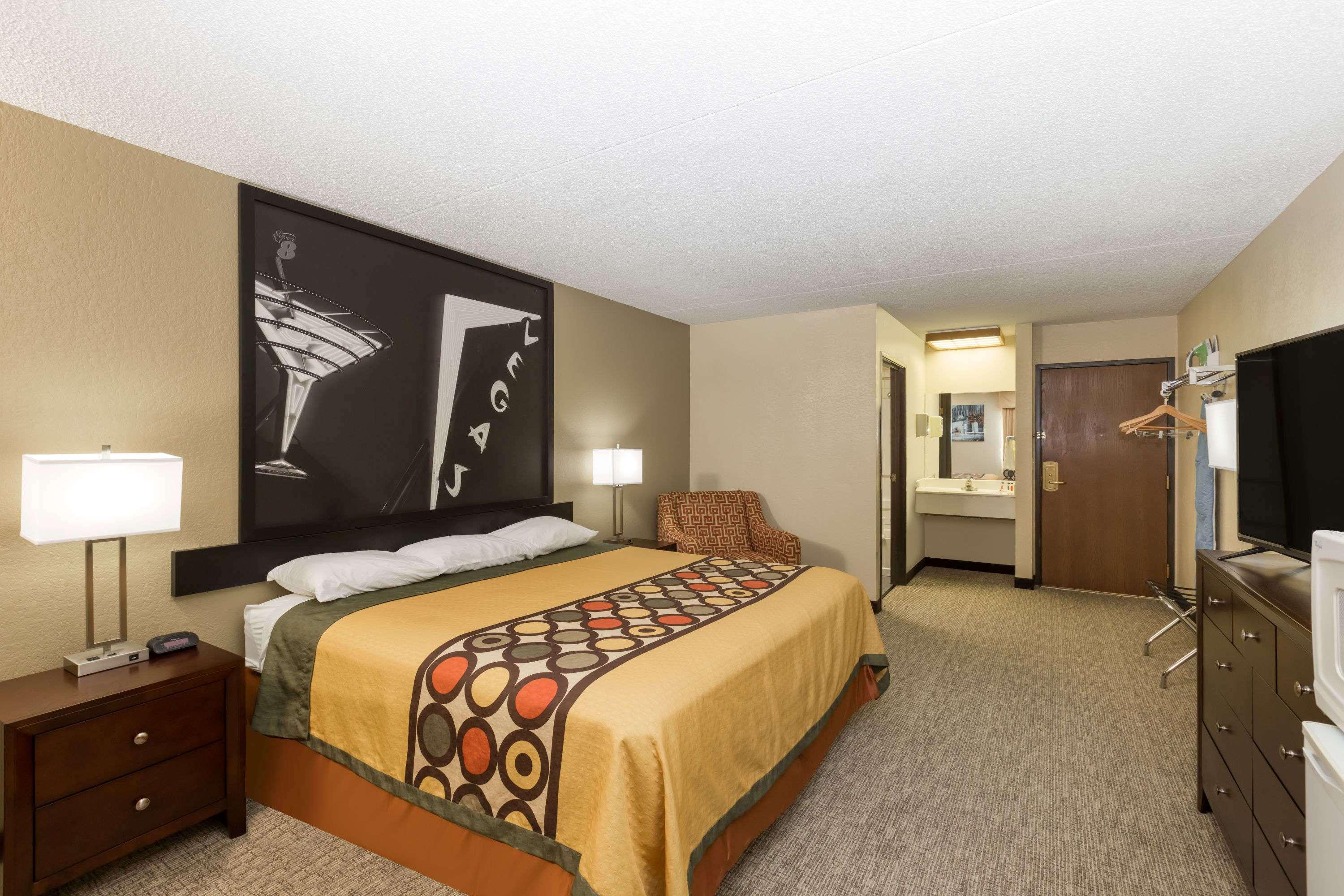 Super 8 by Wyndham Wichita North — photo 4