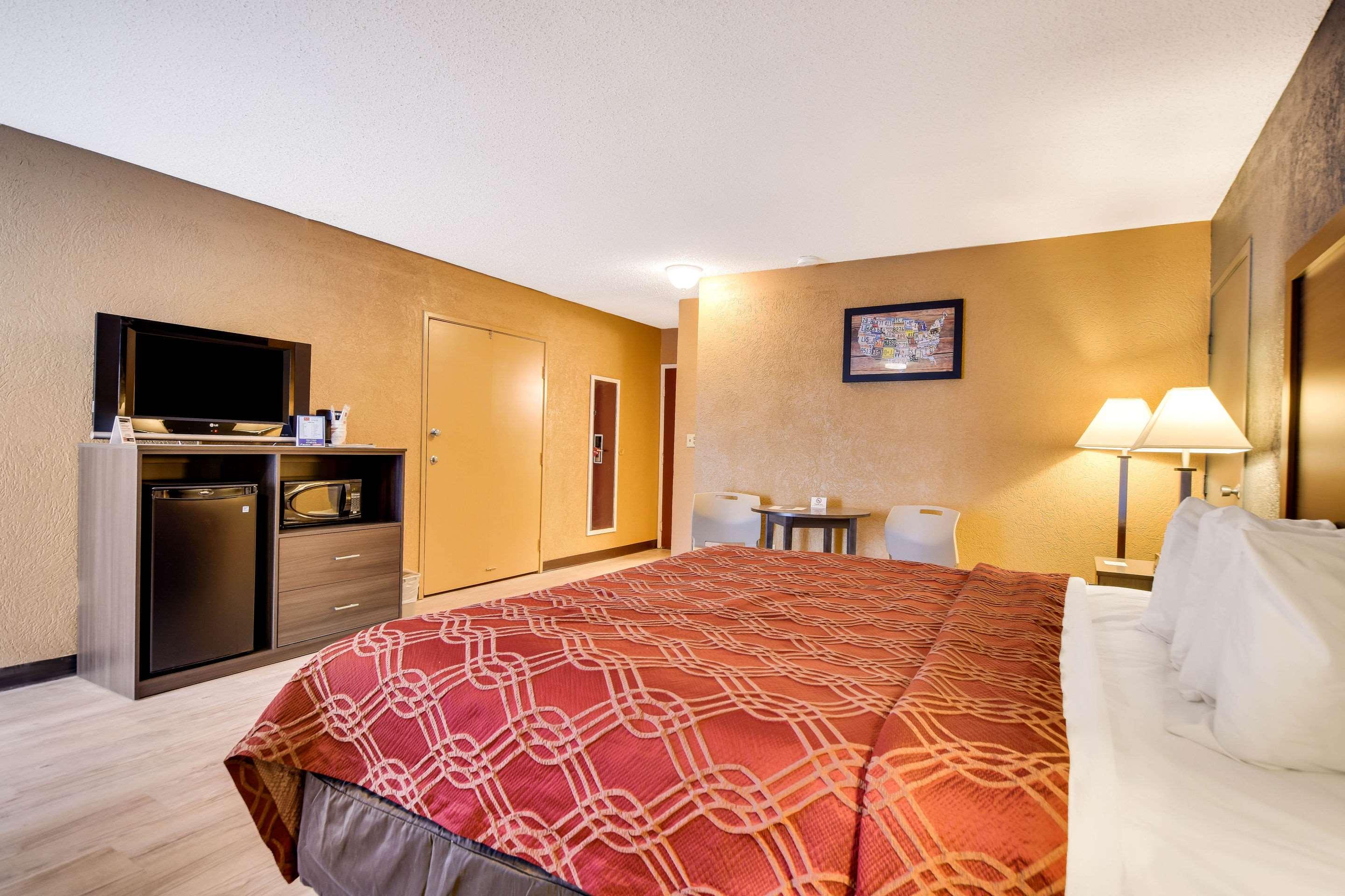 Econo Lodge Busch Gardens — photo 5