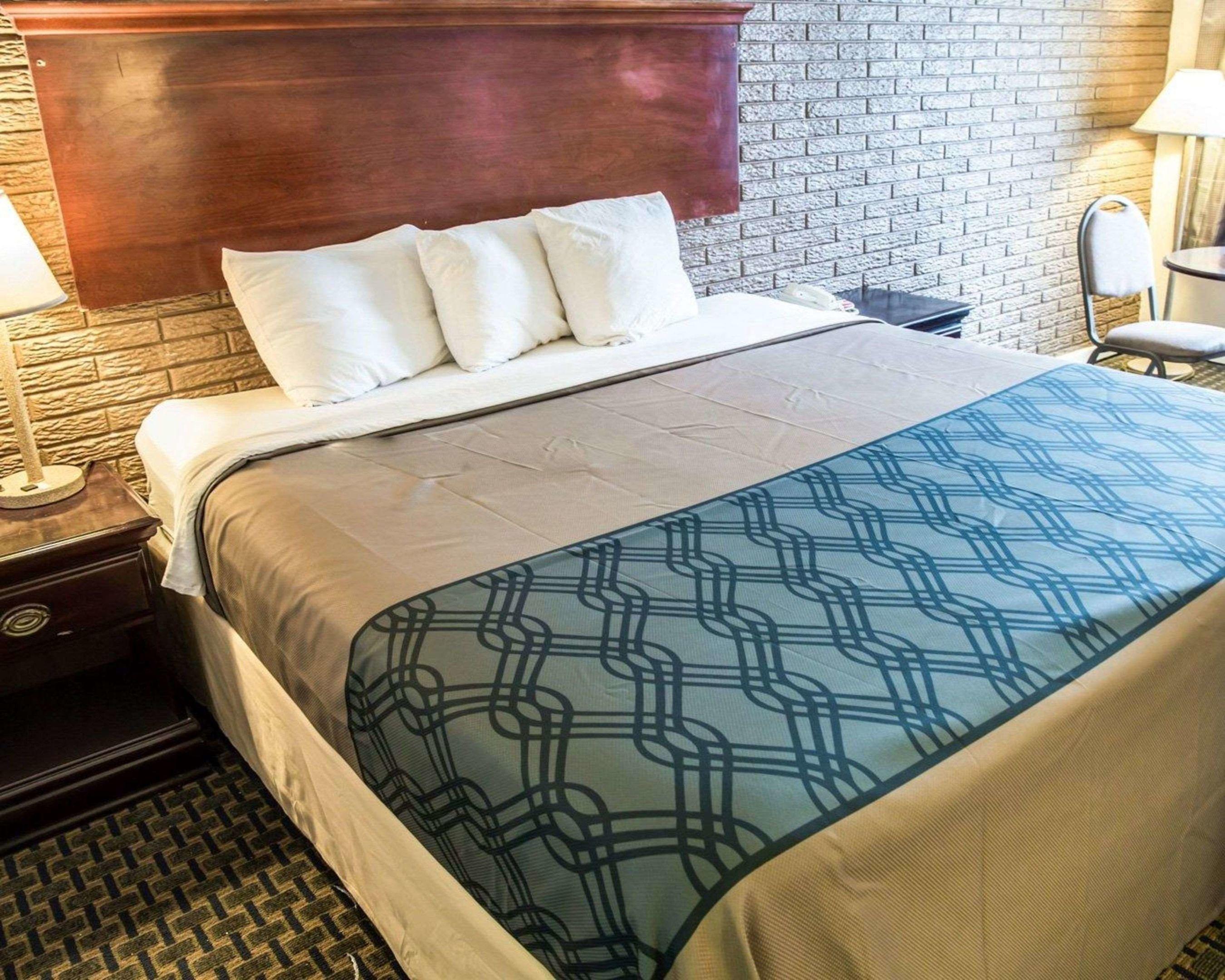 Rodeway Inn & Suites Wilmington North — photo 5