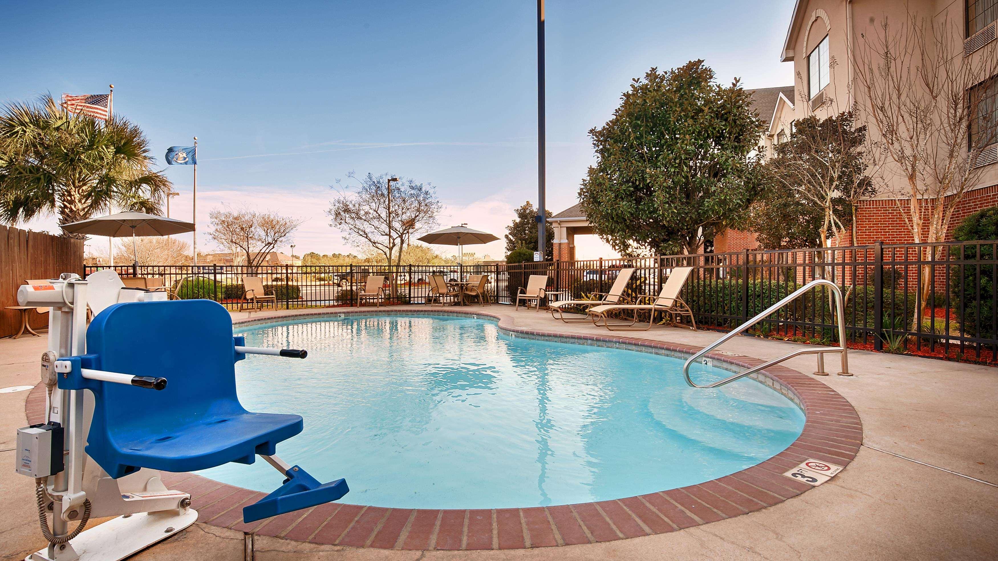 Best Western Plus Executive Hotel & Suites — photo 4