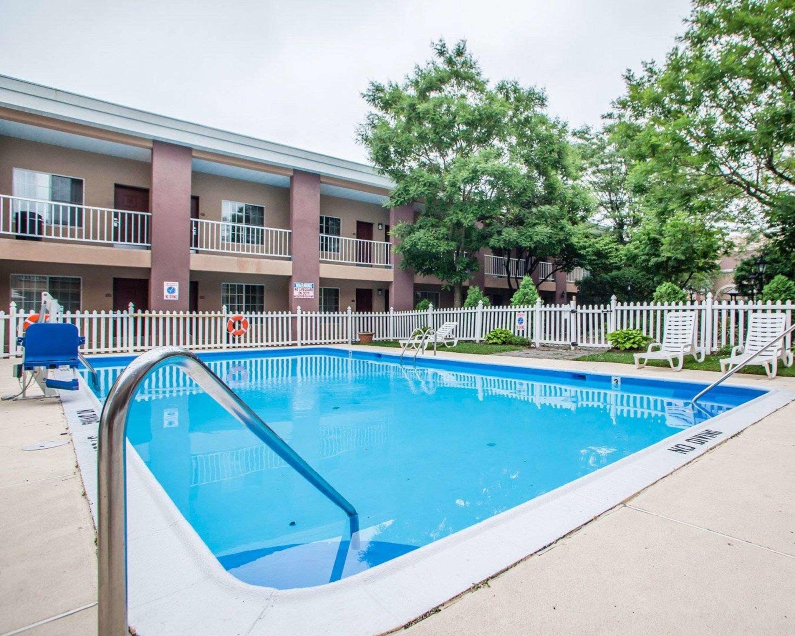 Clarion Hotel Palmer Inn — photo 4