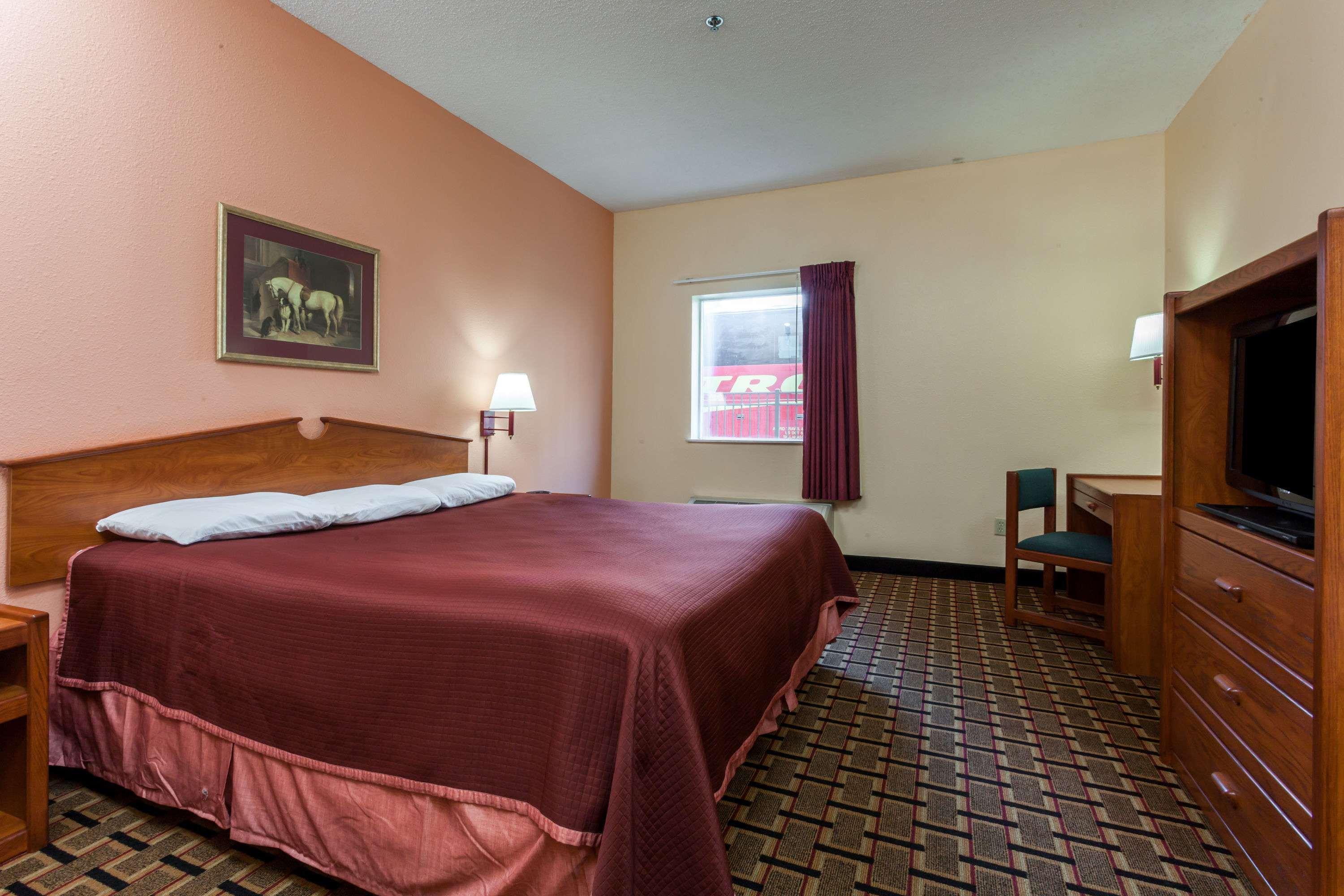 Howard Johnson by Wyndham Airport — photo 5