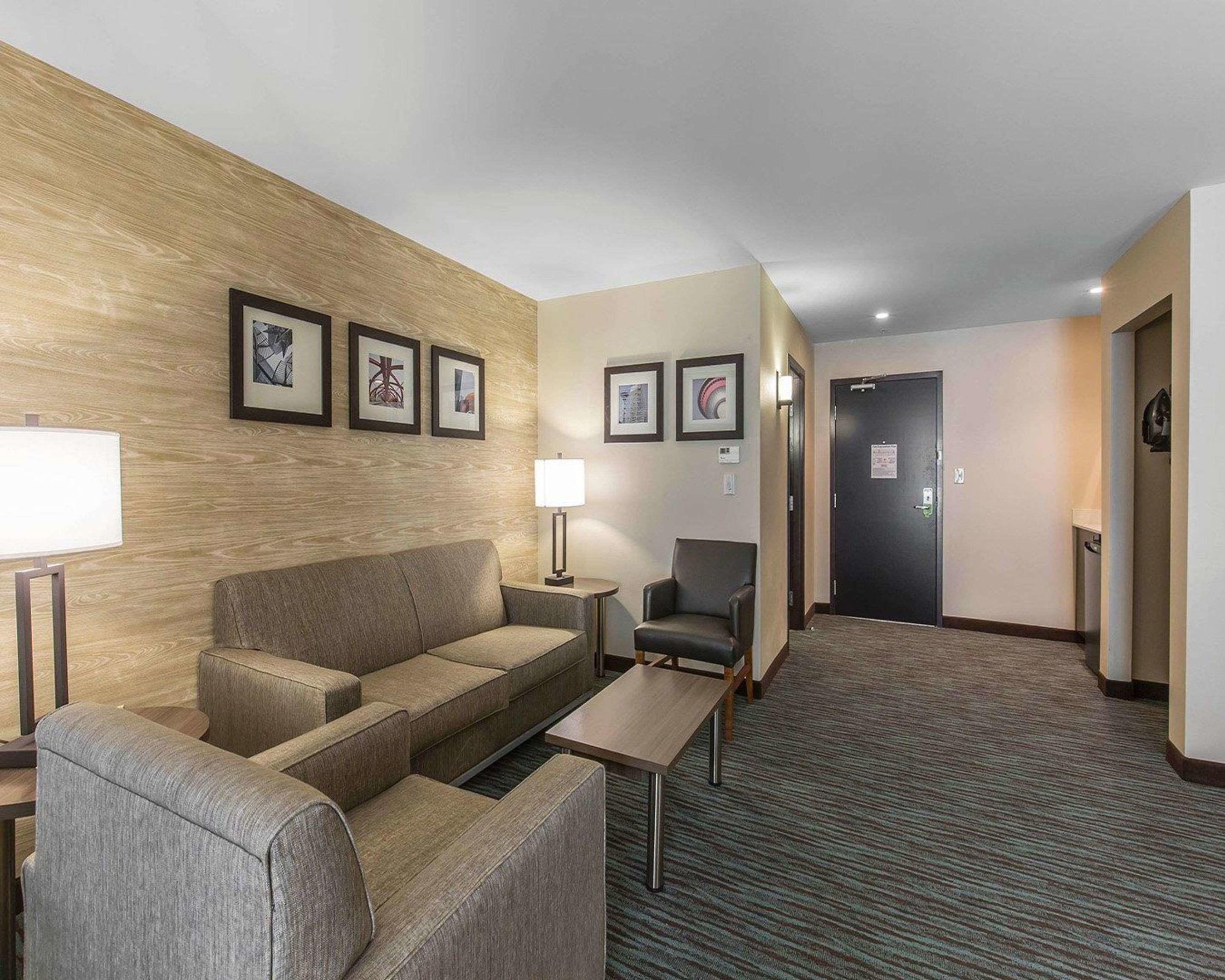 Comfort Inn And Suites Calgary Airport North — photo 5