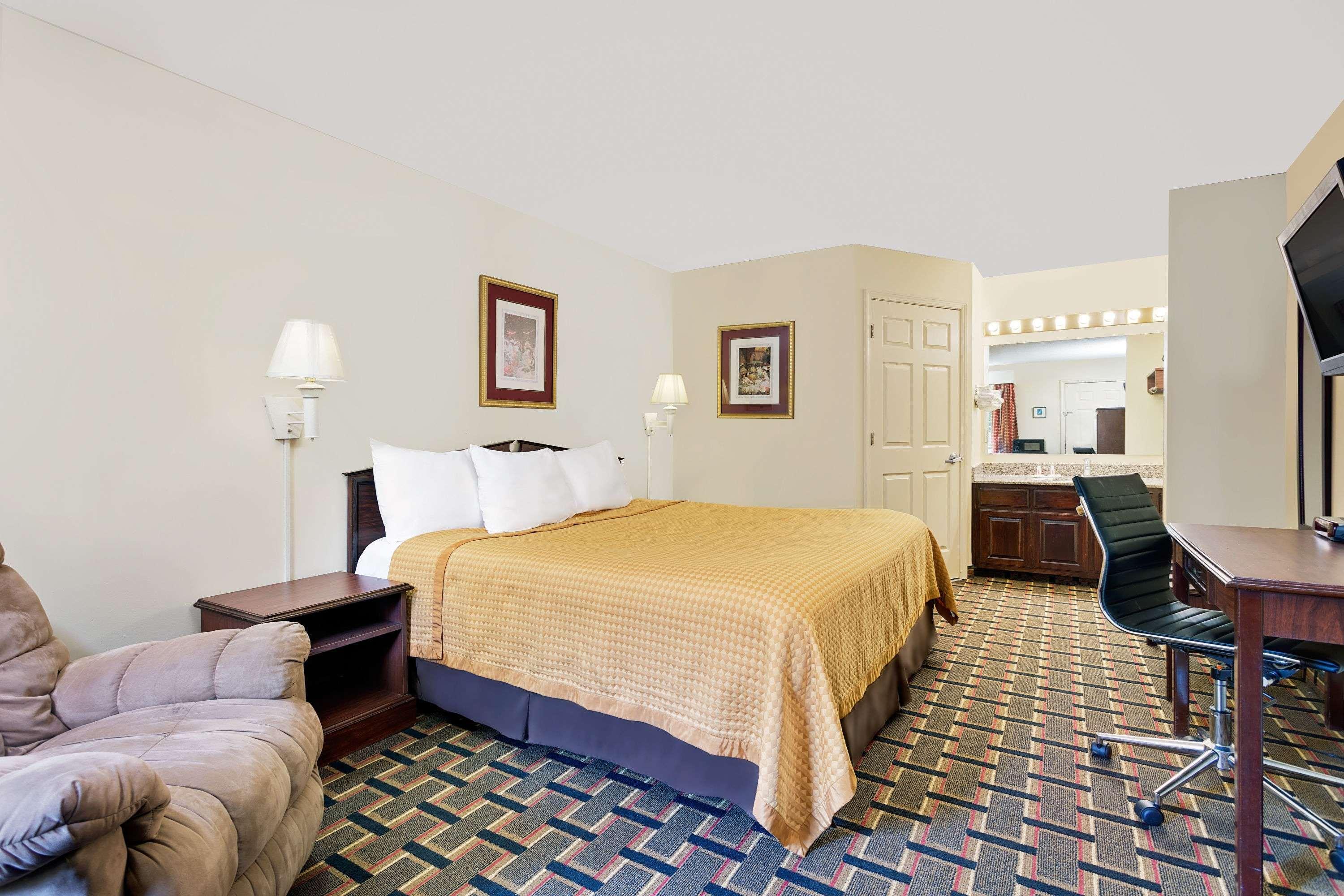 Days Inn Spartanburg — photo 3