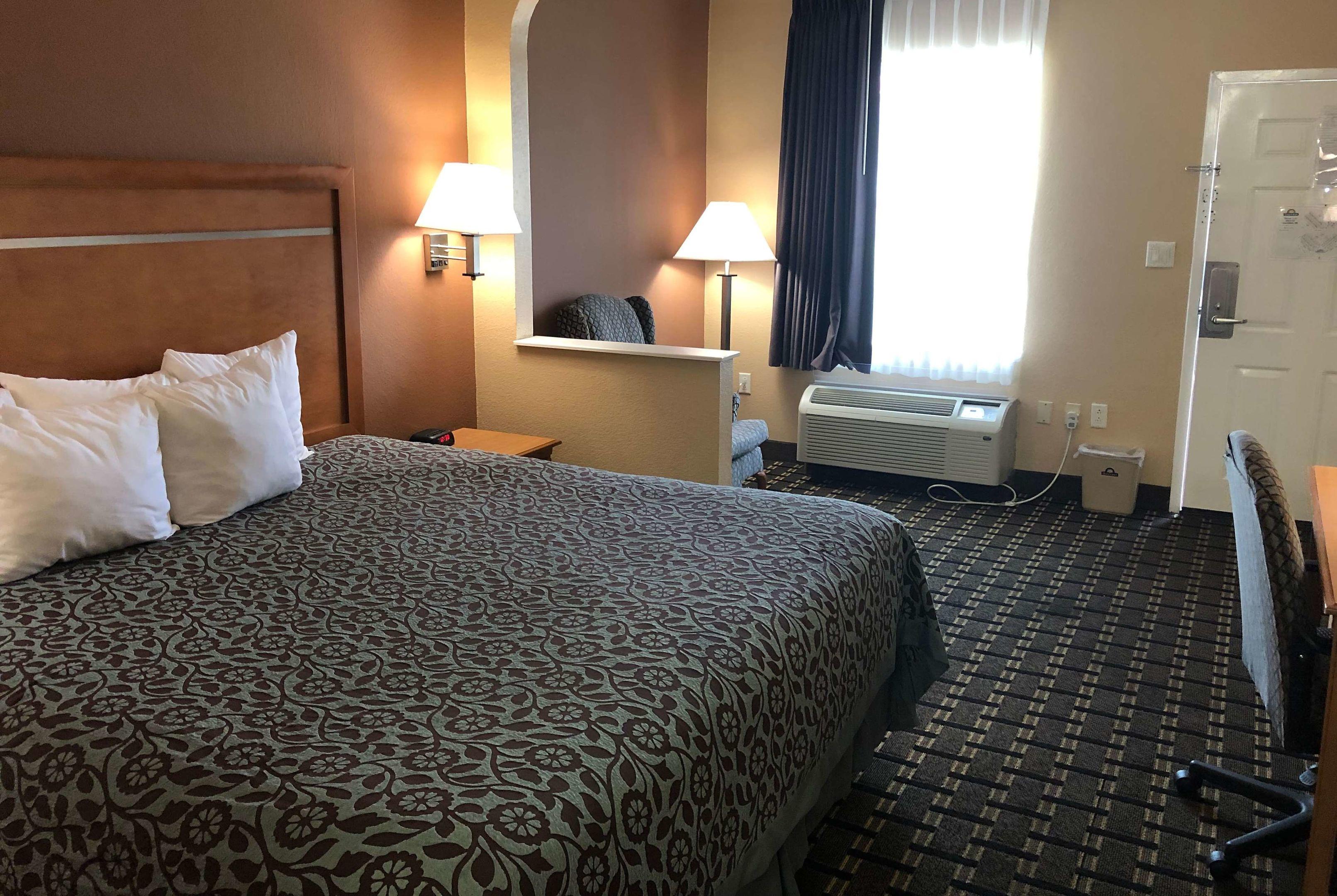 Days Inn Columbus — photo 4