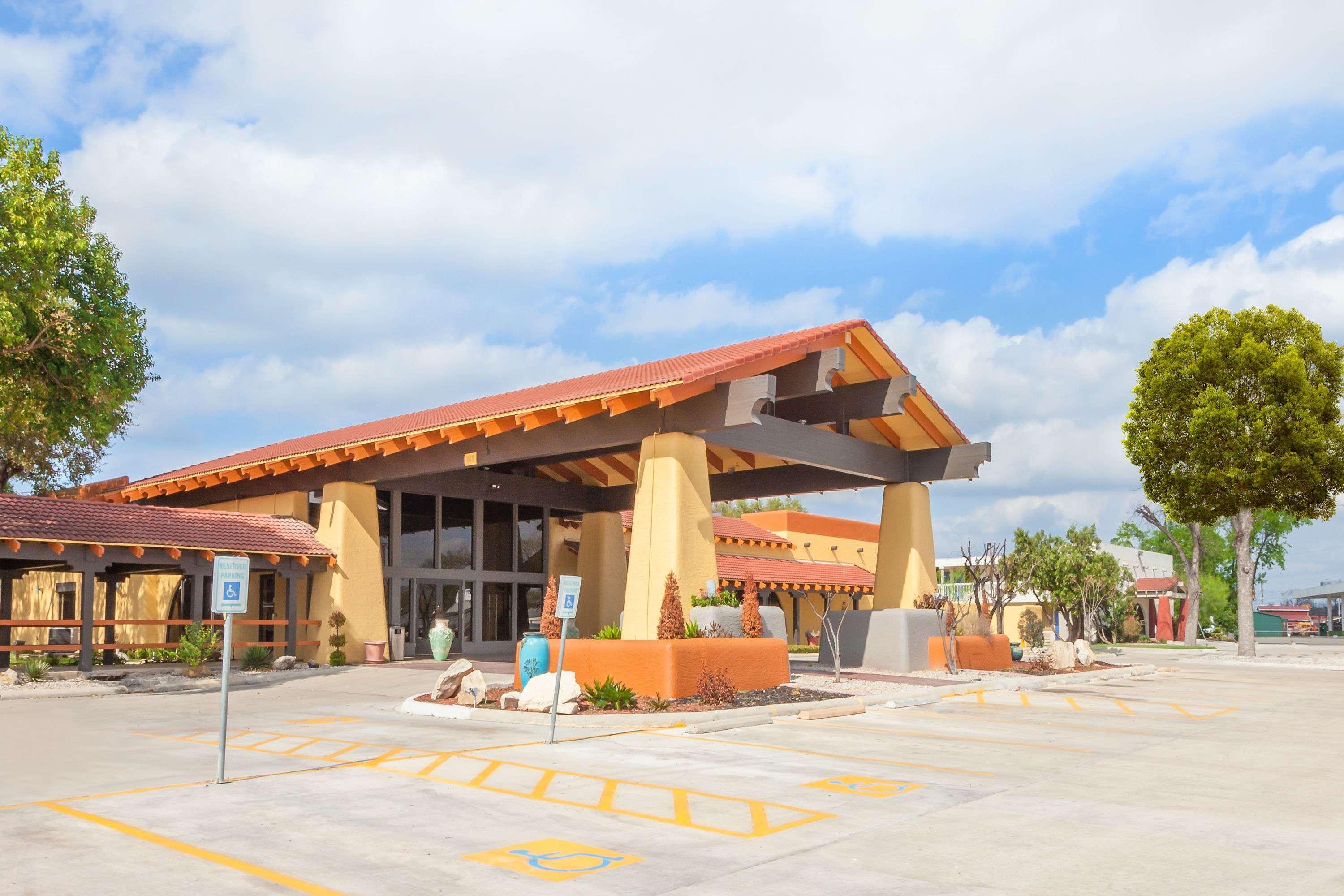 Days Inn Uvalde — photo 5