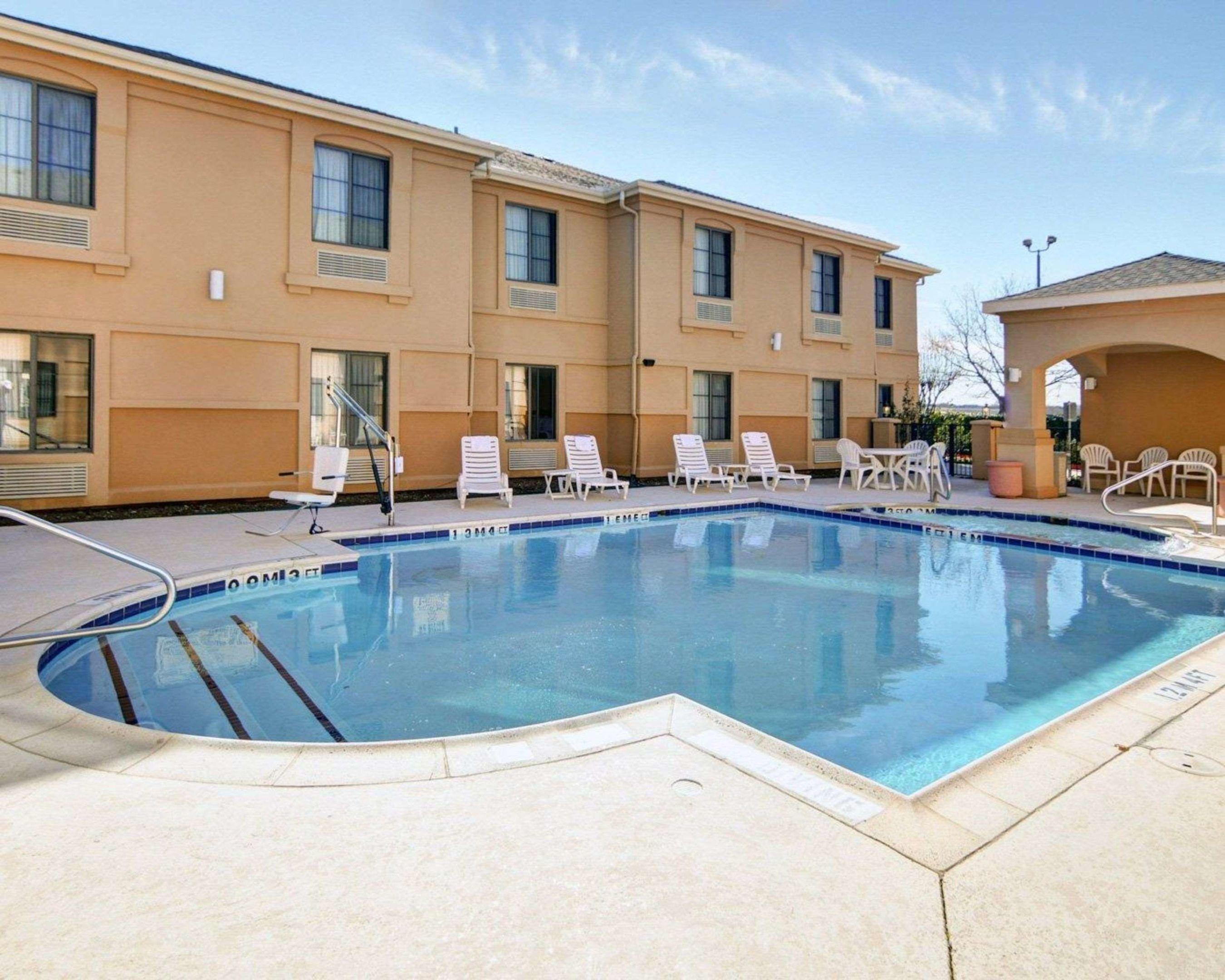 Quality Inn & Suites DFW Airport South — photo 4