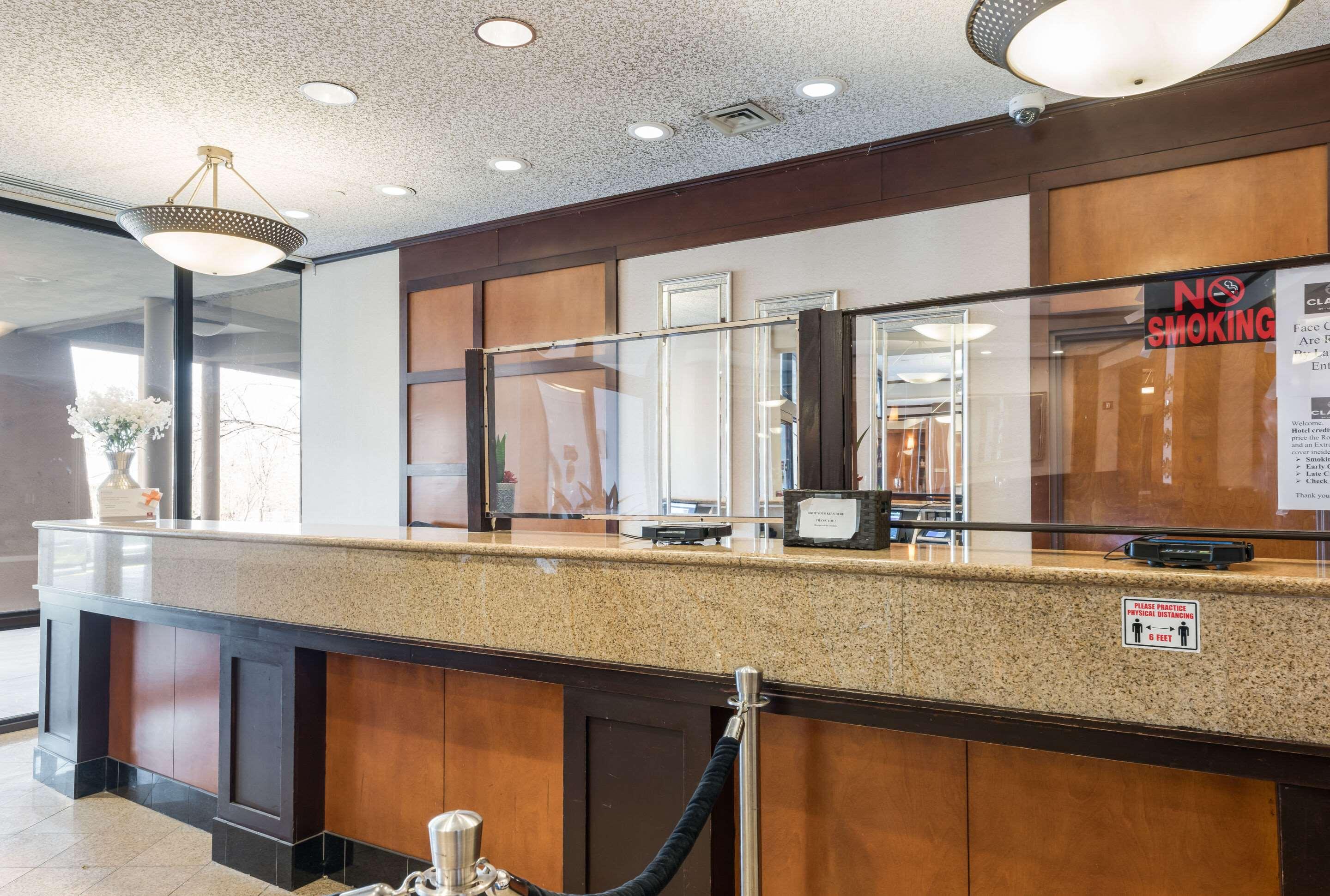 Clarion Hotel & Suites — photo 4