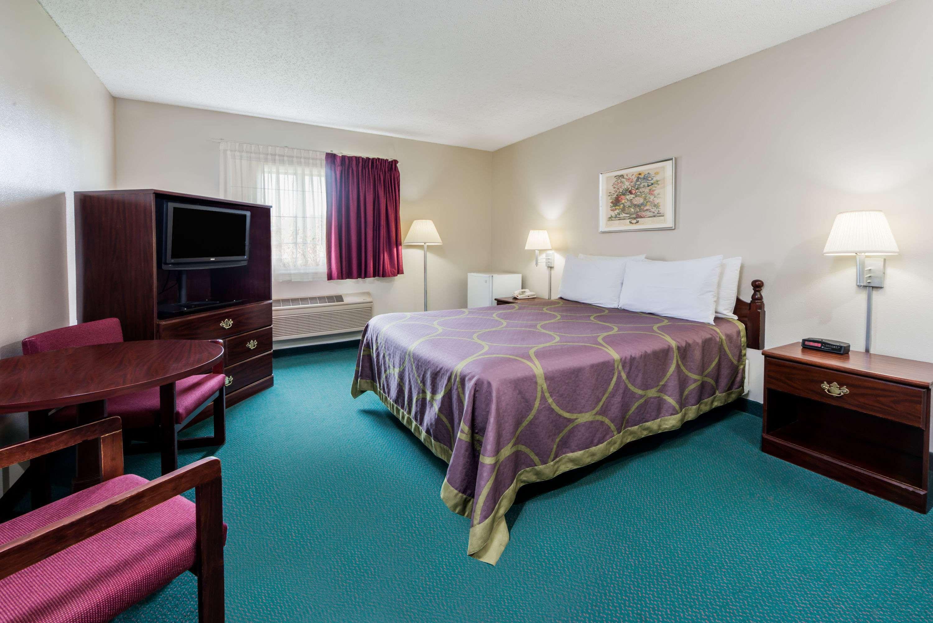 Super 8 by Wyndham Jerseyville — photo 4