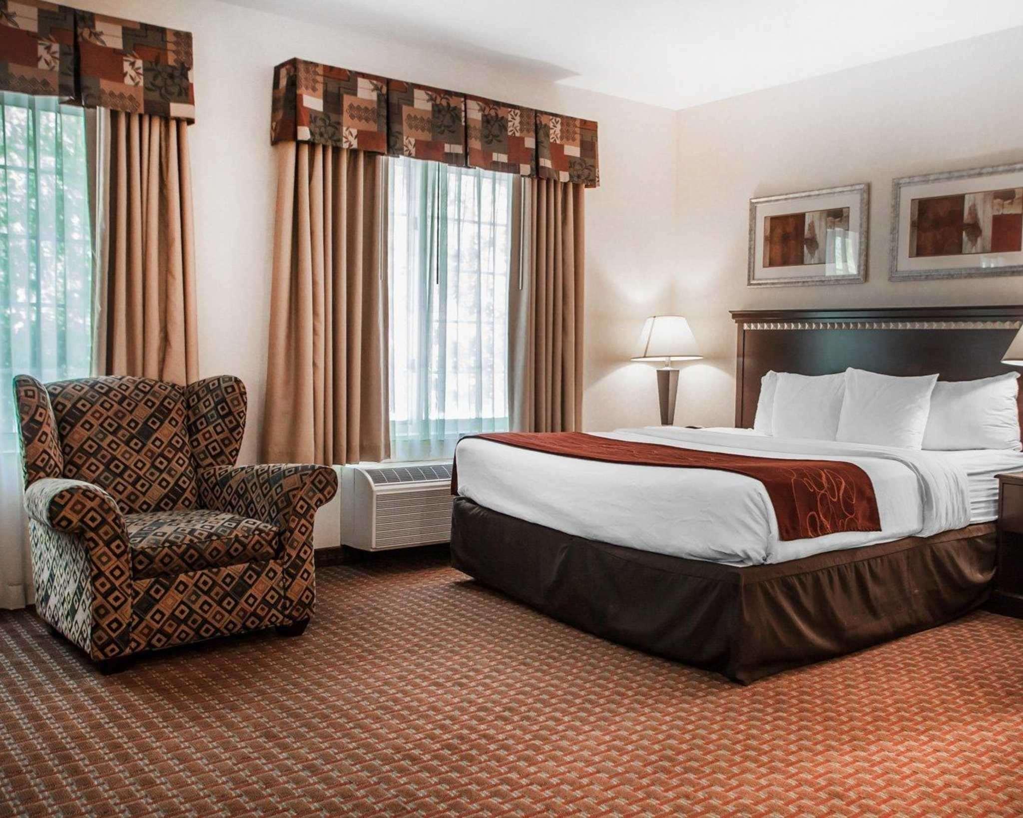 Comfort Suites — photo 5