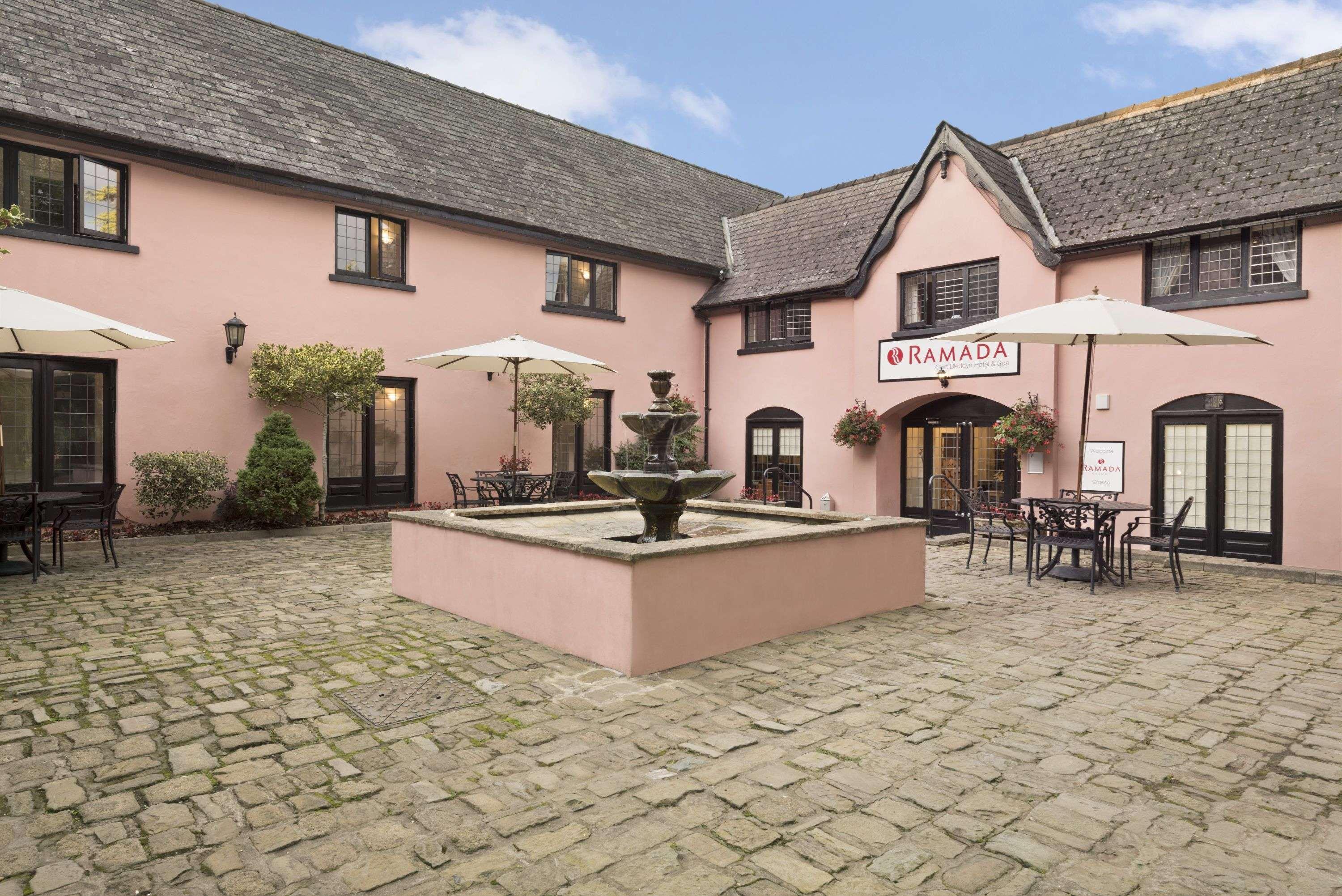 Ramada Resort Cwrt Bleddyn Hot — photo 4